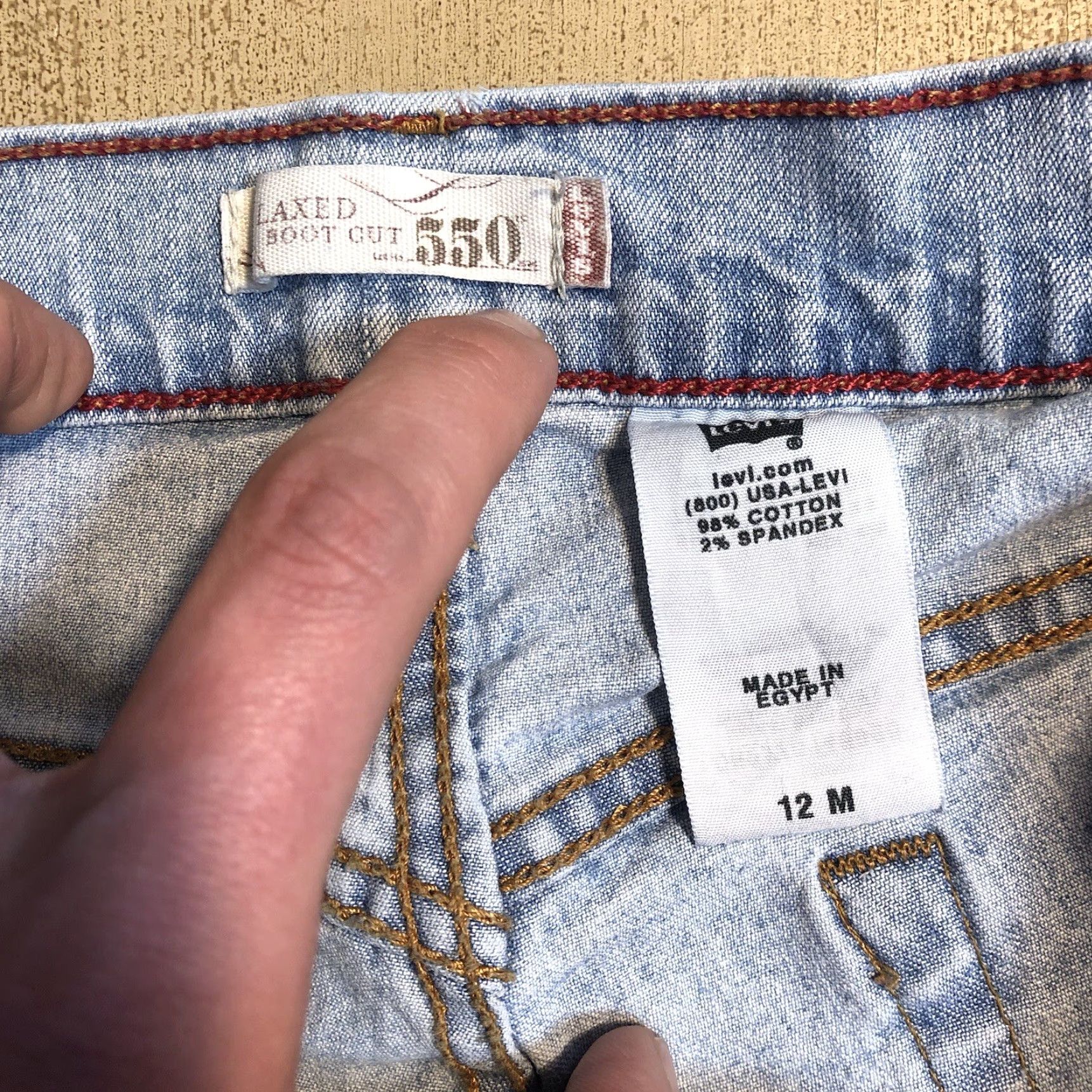 Levi's VINTAGE Levi's 550 Relaxed Denim Cut-Off Shorts Womens 12 Blue Distressed Raw Hem 90s 5-Pocket Jeans, Casual Size 34" / US 12 / IT 48 - 4 Thumbnail
