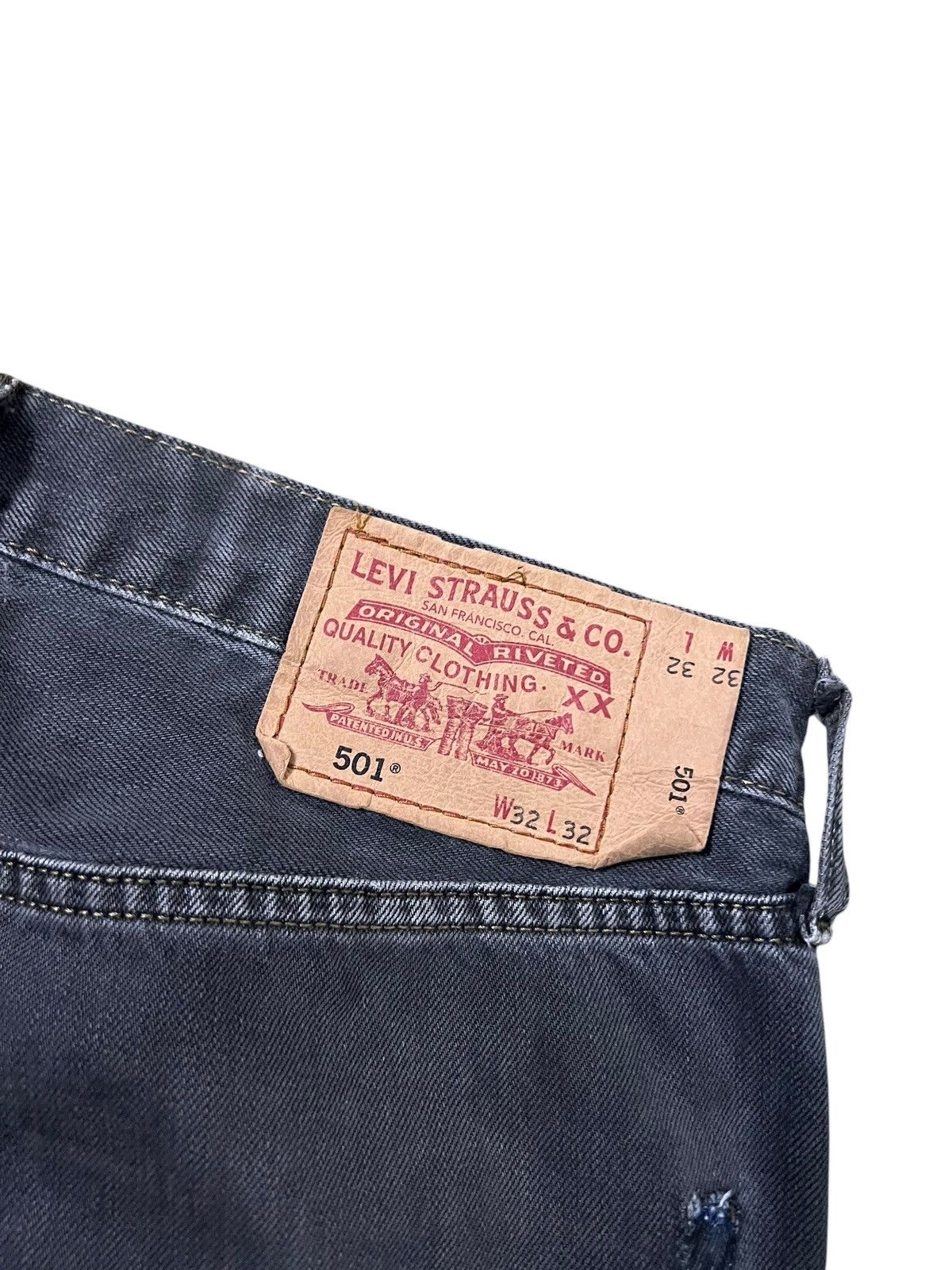 Levi's Vtg Levis 501 black Distressed Faded Jean Size US 31 - 16 Thumbnail