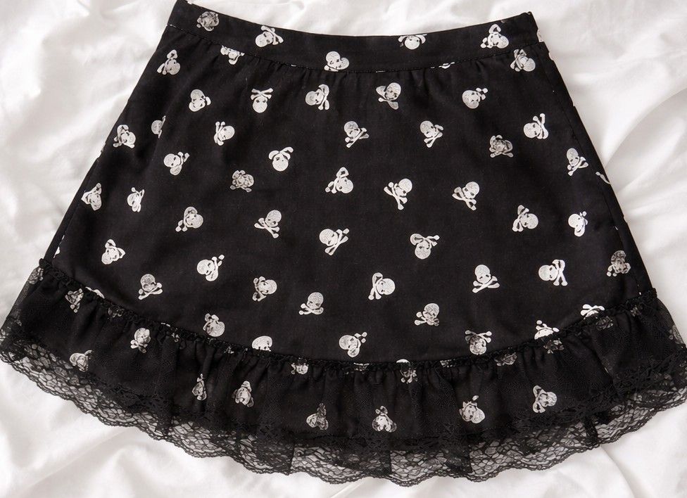 Other Ultra Rare Vintage Queen of Darkness Skull Mini Skirt Size 28" / US 6 / IT 42 - 2 Thumbnail