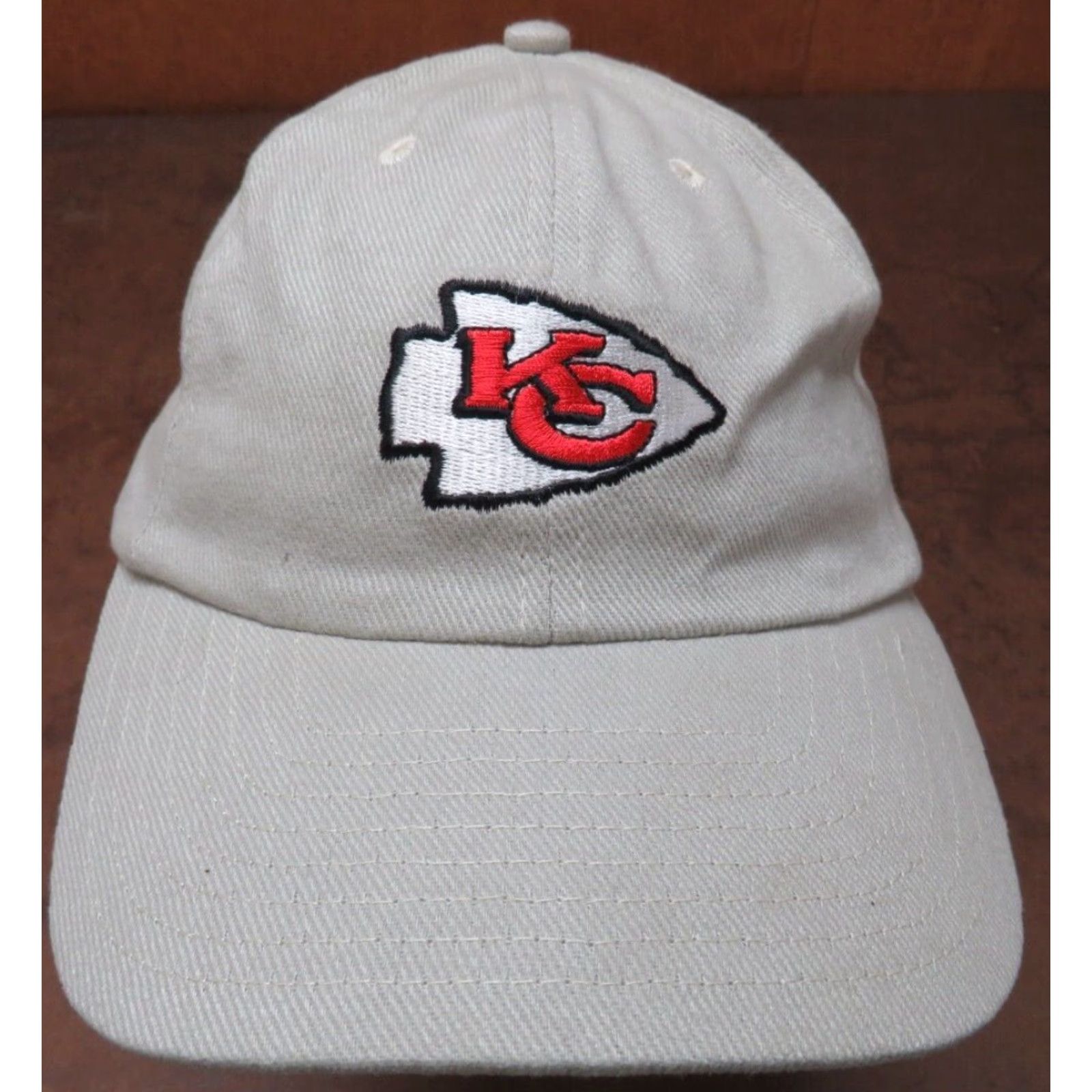 NFL VINTAGE Kansas City Chiefs Arrow Logo Embroidered NFL Baseball Cap Beige One Size Mens Unworn Adjustable Hat Size ONE SIZE - 2 Thumbnail