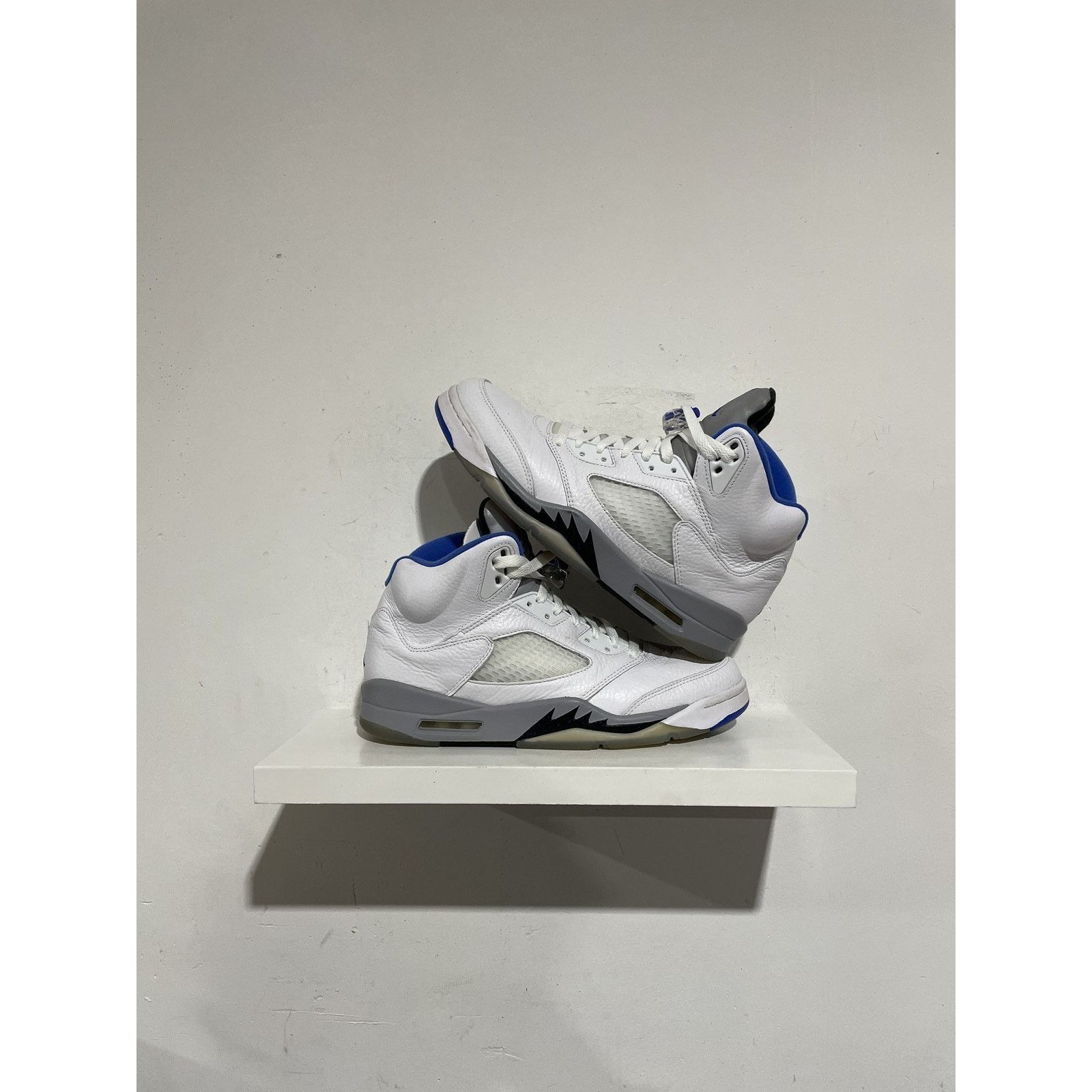 JORDAN 5 RETRO WHITE STEALTH SIZE 10.5 PREOWNED