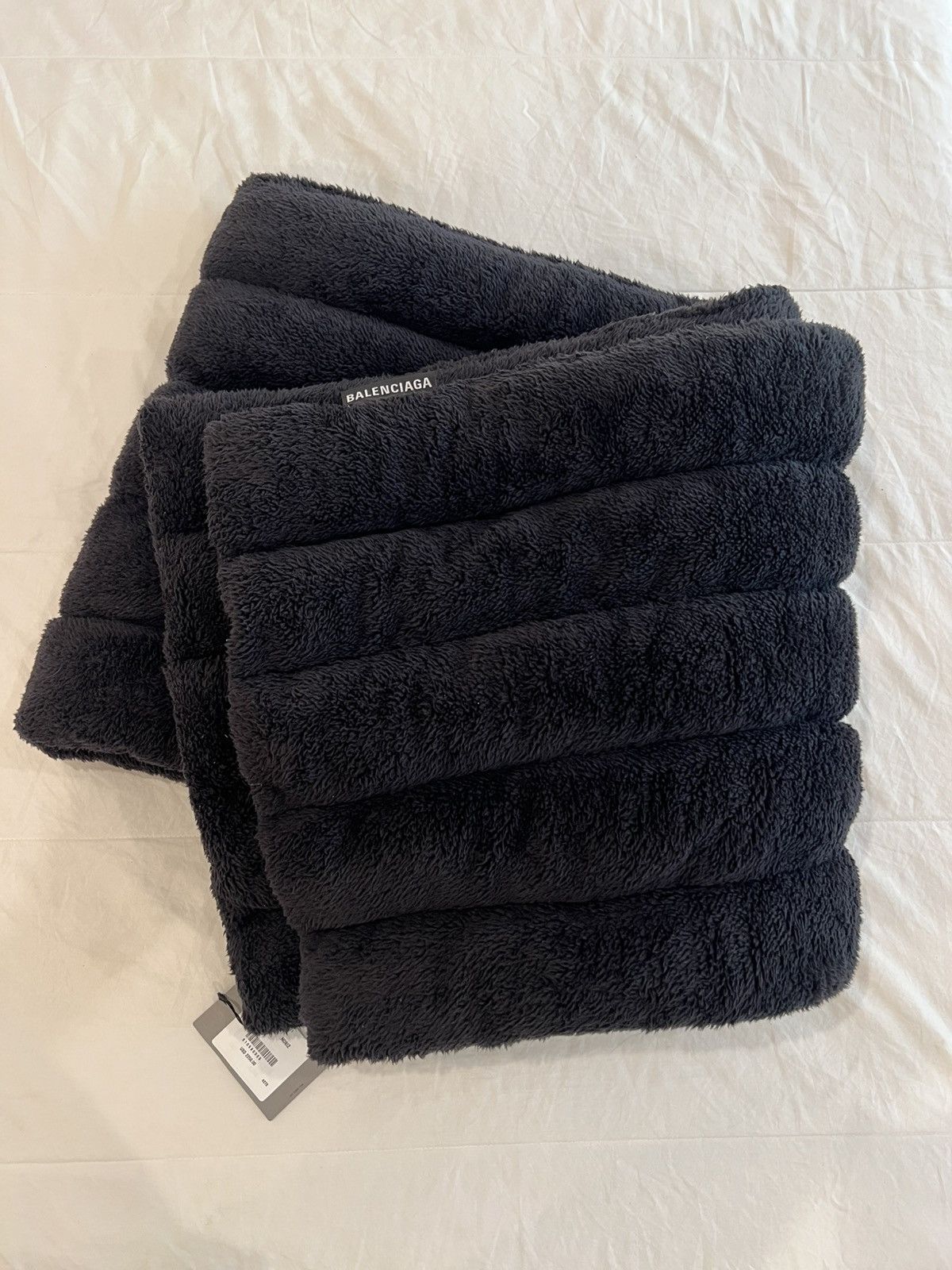 Balenciaga Balenciaga Quilted Stripe Faux Fur Scarf Size ONE SIZE - 3 Thumbnail