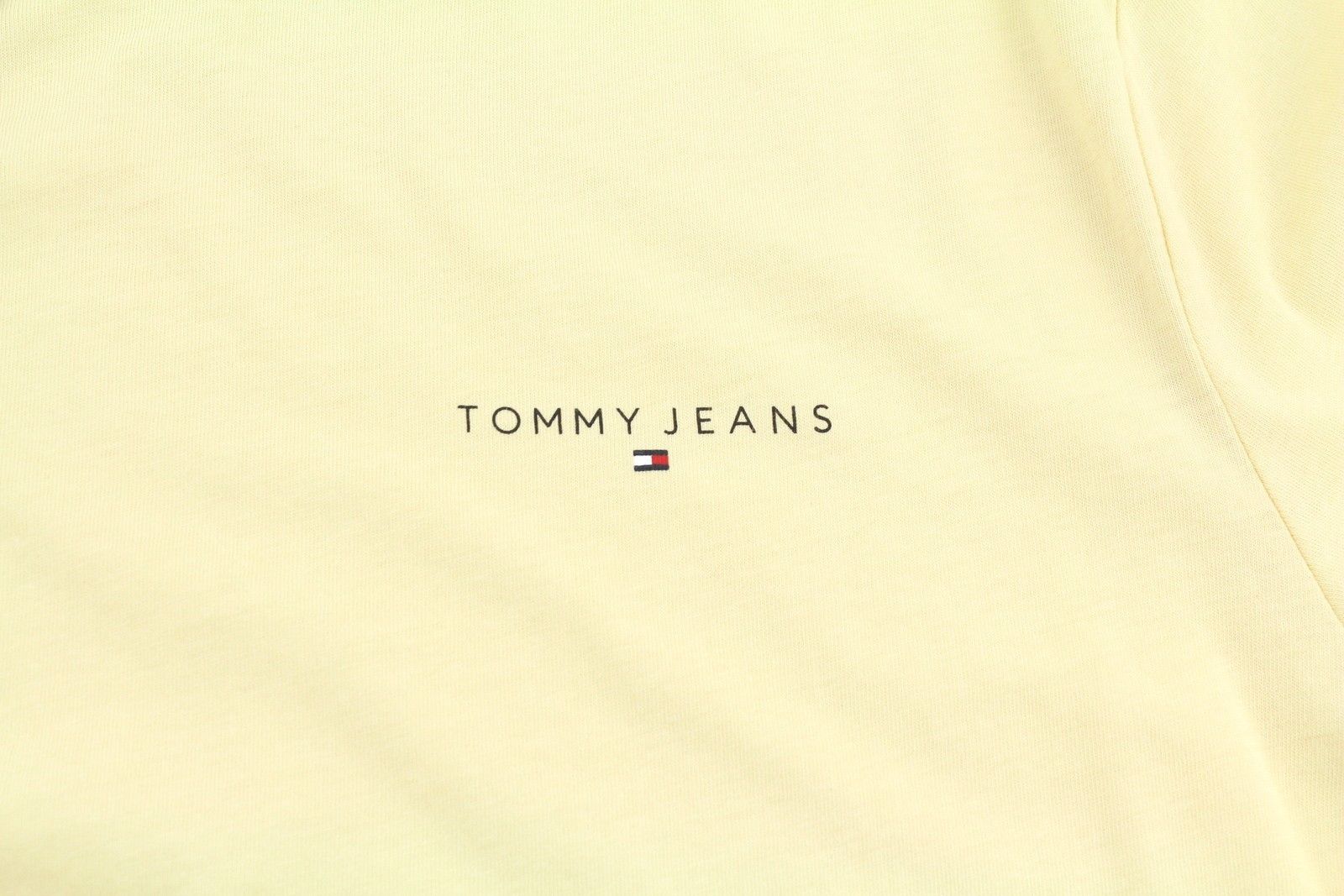 Tommy Hilfiger SLIM LINEAR CHES L Custard Crew Neck 87699 Size US L / EU 52-54 / 3 - 6 Thumbnail