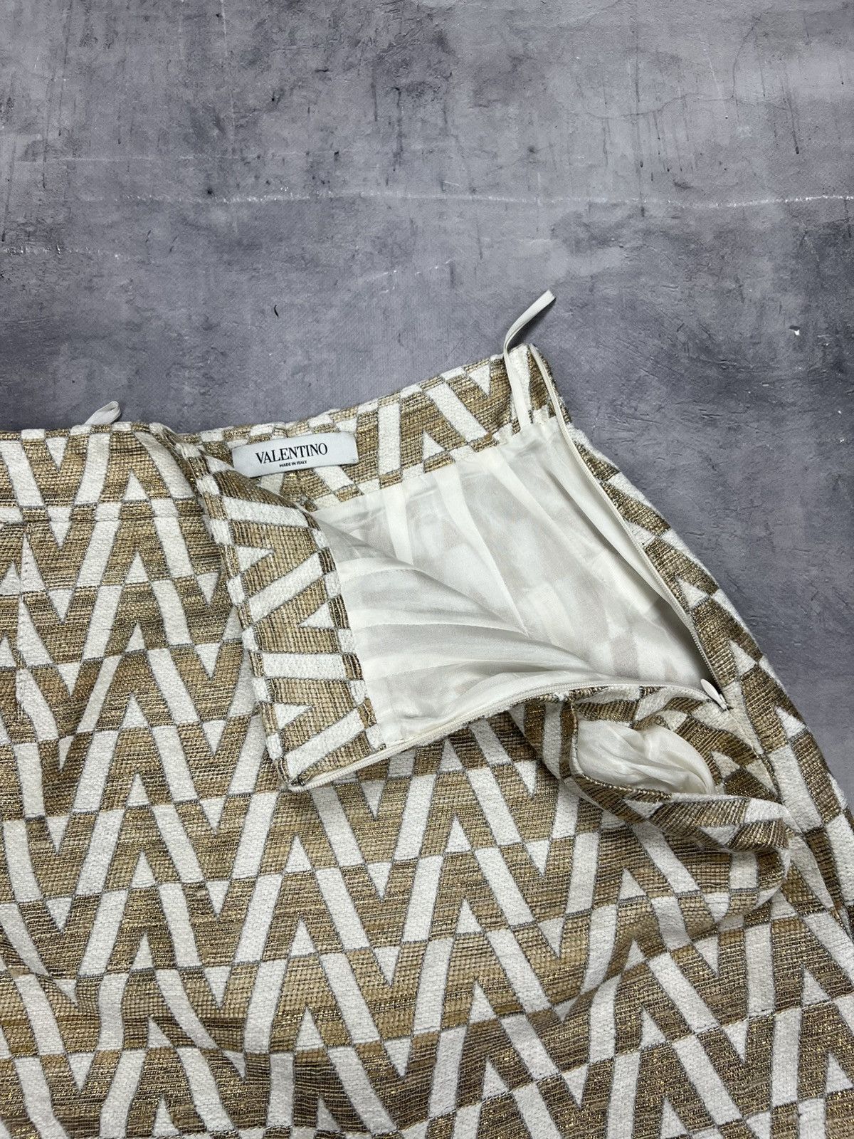 Valentino Valentino VLOGO Gold White Monogram Mini Skirt Skort Sz 42 Size 28" / US 6 / IT 42 - 5 Thumbnail