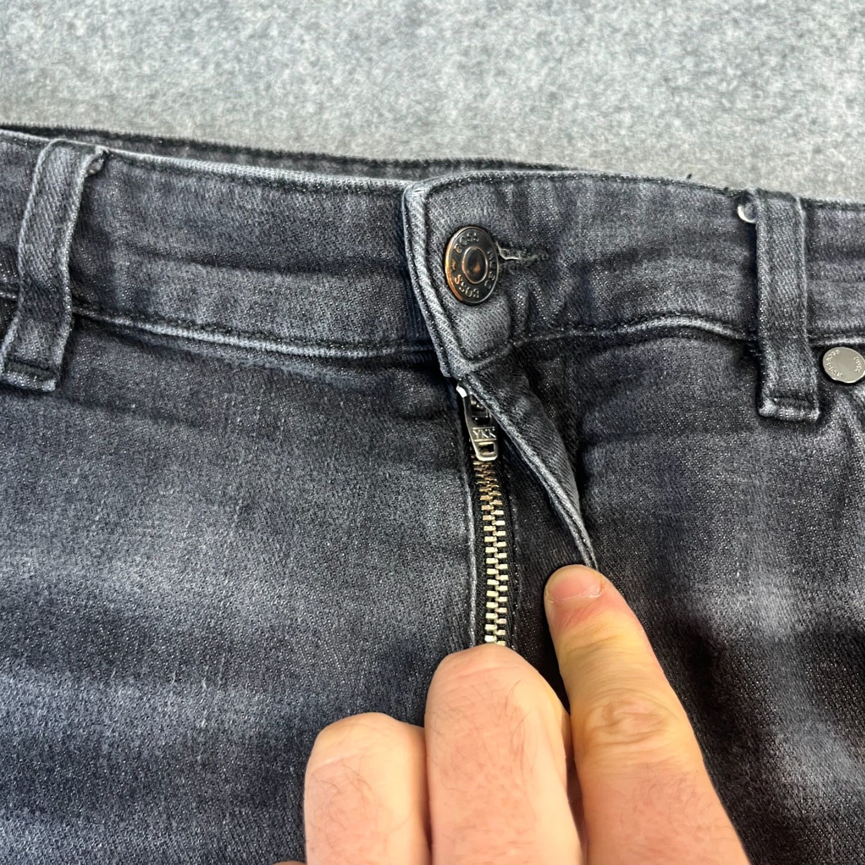Hugo Boss HUGO BOSS Jeans Tapered Main 3 36 Regular 32 Dark Grey Denim Elastic 5-Pocket Mens Midwest Vintage No Pattern Machine Washable Shoes? Size US 36 / EU 52 - 7 Thumbnail
