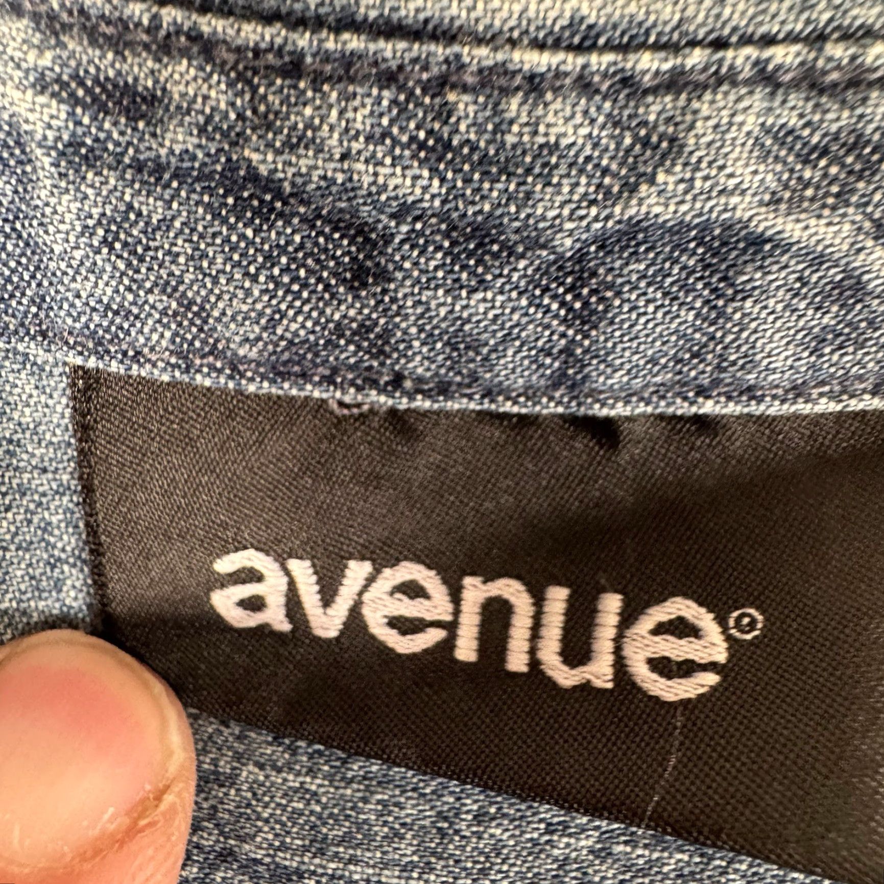 Avenue Avenue Button Up Shirt Denim 18 Plus 3/4 Sleeve Collared Blue Women Womens Cowgirl Cottagecore Grandmacore Mom Chic Modern Cute Button-Up Shirt Size XXL / US 16-18 / IT 52-54 - 6 Thumbnail