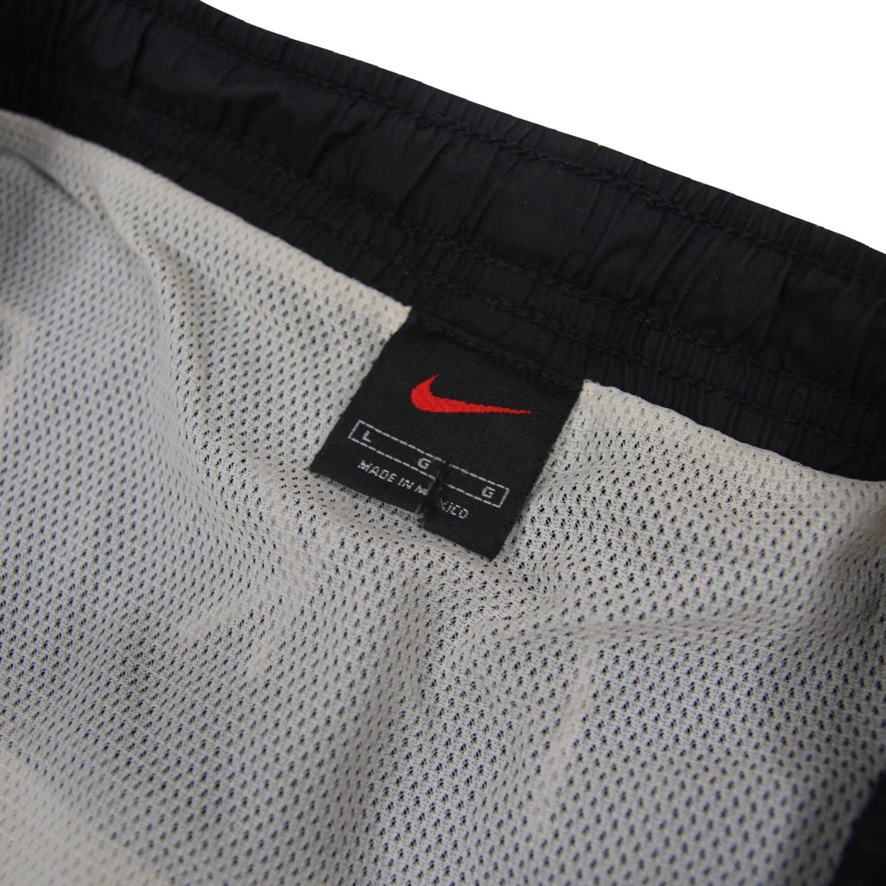 Nike VINTAGE Nike Mens Large Spellout Swim Trunks Black Size US 33 - 7 Thumbnail