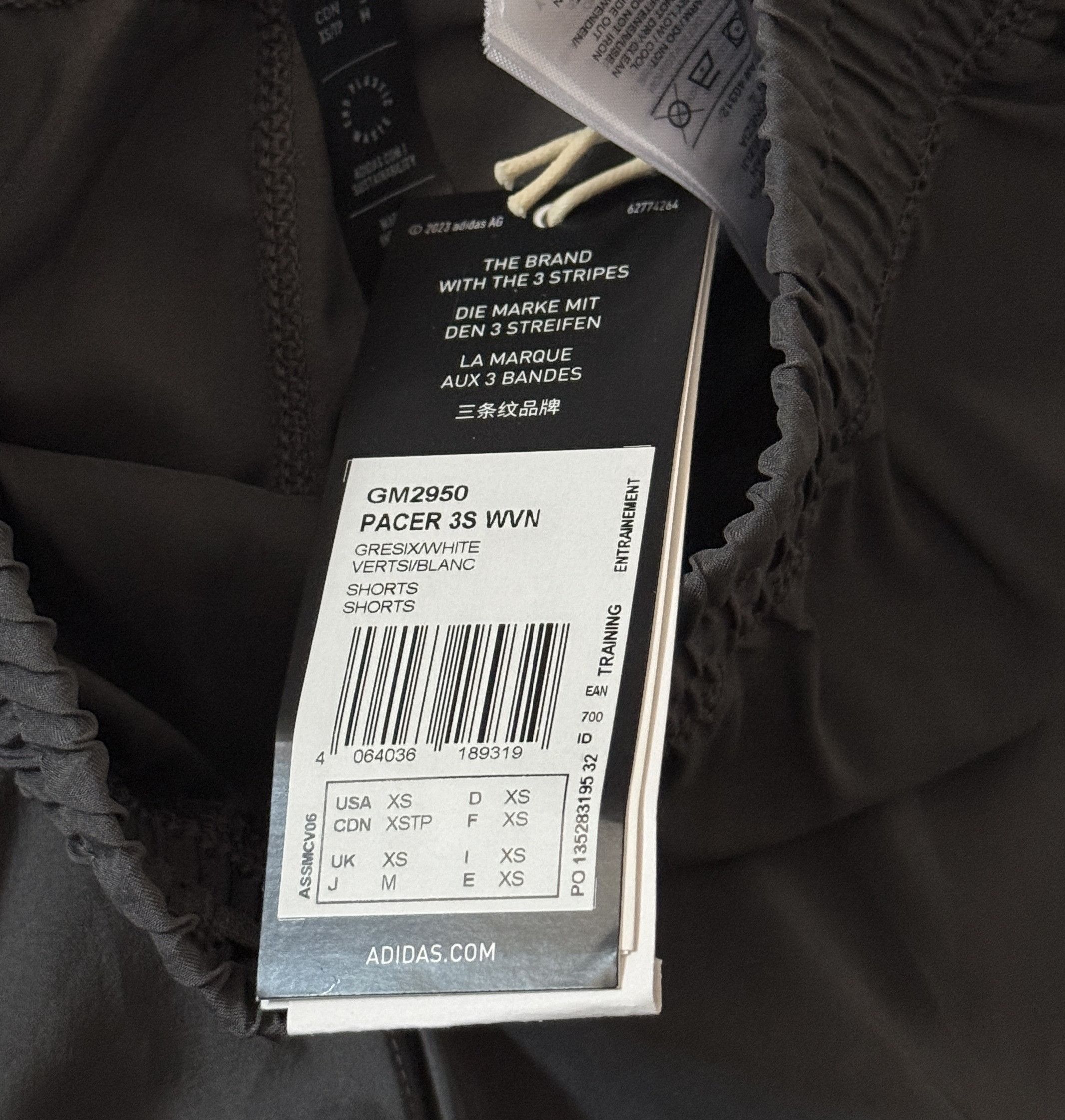 Adidas ADIDAS Women Gym & Training PACER 3-STRIPES WOVEN SHORTS XS Size 26" / US 2 / IT 38 - 3 Thumbnail