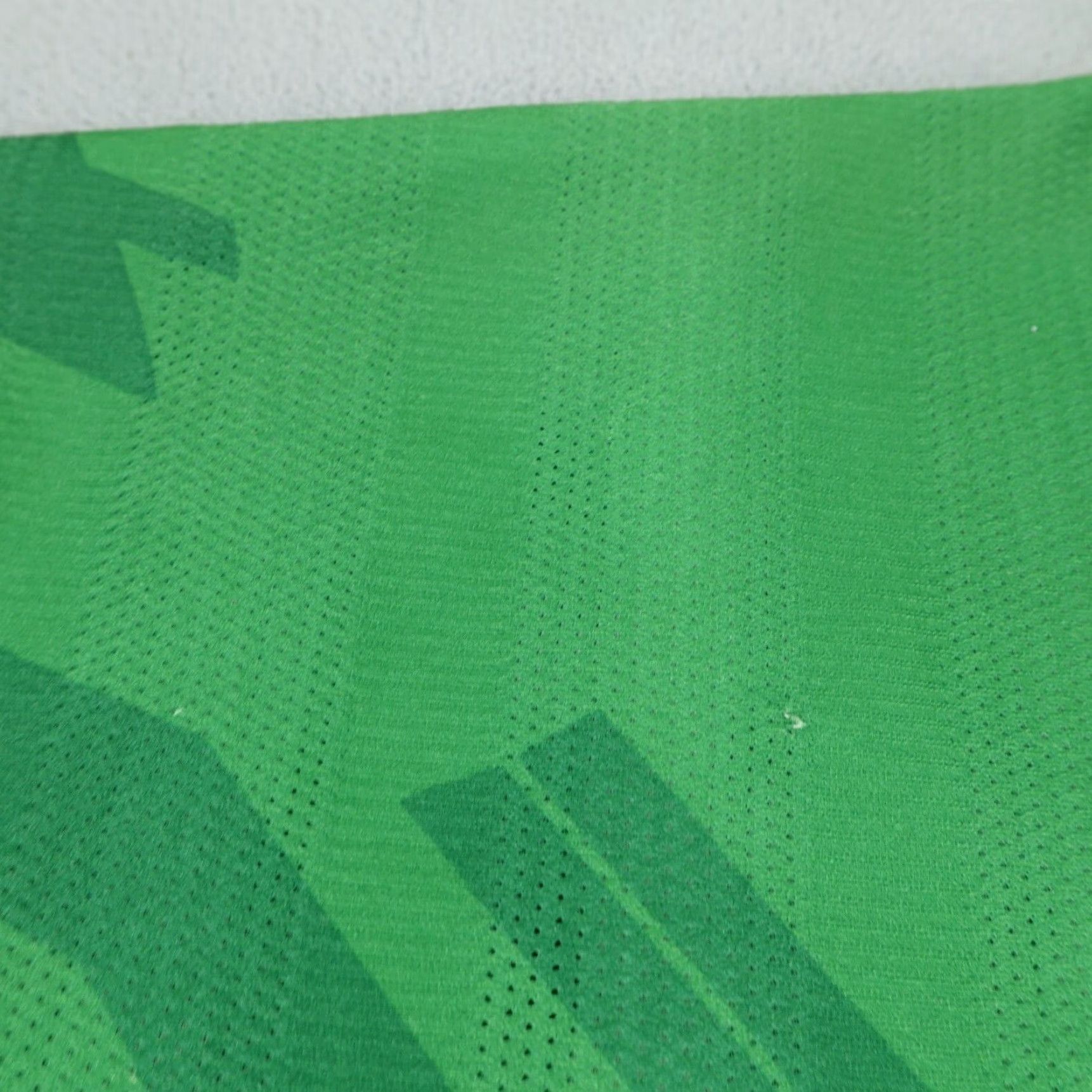 Umbro VINTAGE Umbro Shirt Mens XL Green White V Neck Soccer Jersey Made in USA 90s Size US XL / EU 56 / 4 - 6 Thumbnail