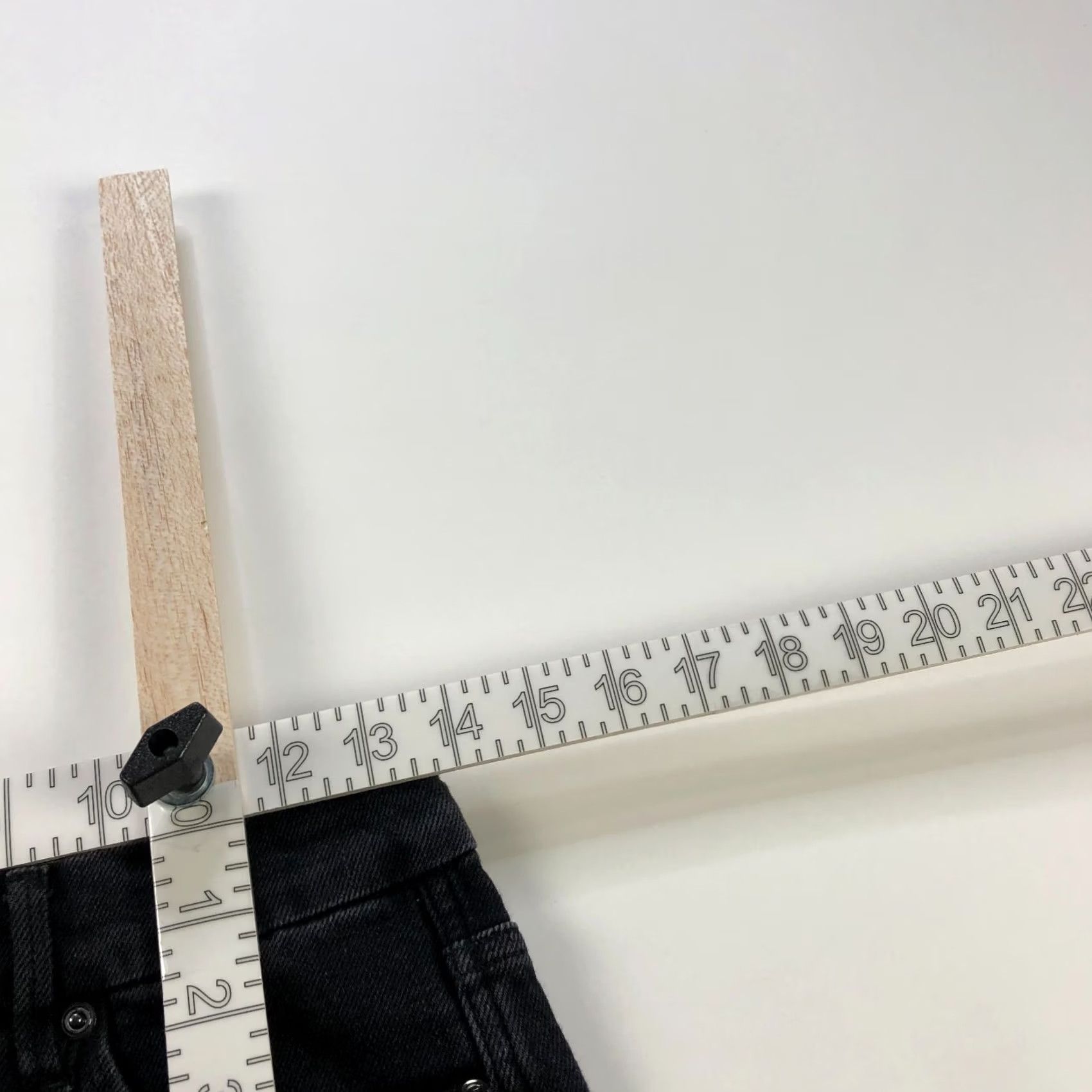 Good American Good American Good Curve Straight Jeans 27W 27L High Rise Distressed Black Womens 6 XS? Size ONE SIZE - 6 Thumbnail