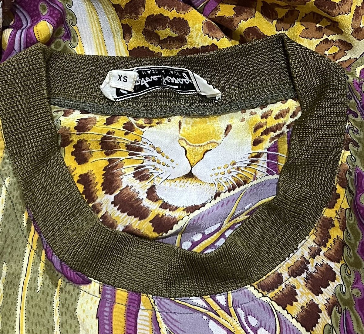 Salvatore Ferragamo Vintage salvatore ferragamo printed flowy leopard sweatshirt Size US S / EU 44-46 / 1 - 4 Thumbnail
