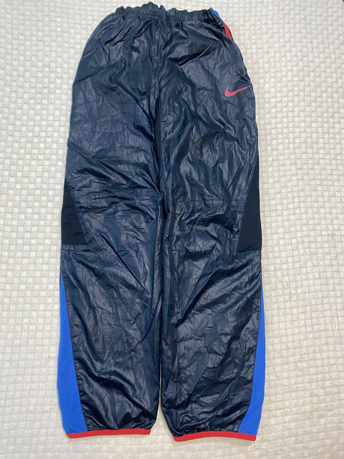 Nike VINTAGE NIKE 90S BAGGY NYLON WIDE LEG SWOOSH TRACK PANTS Y2K Size US 30 / EU 46 - 1 Thumbnail