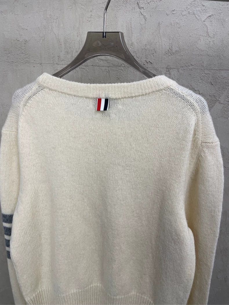 Thom Browne Thom browne Beige four-striped round-neck wool sweater 2504 Size US L / EU 52-54 / 3 - 4 Thumbnail