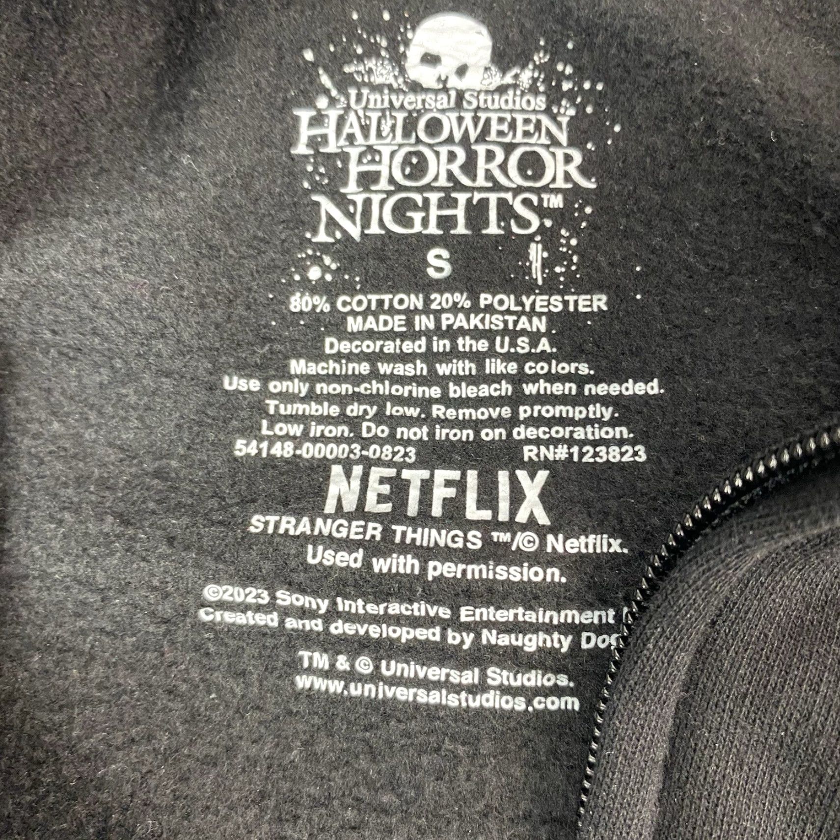 Vintage Univeral Studios Hoodie Adult Small 2023 Halloween Horror Nights Never Go Alone Size US S / EU 44-46 / 1 - 7 Thumbnail