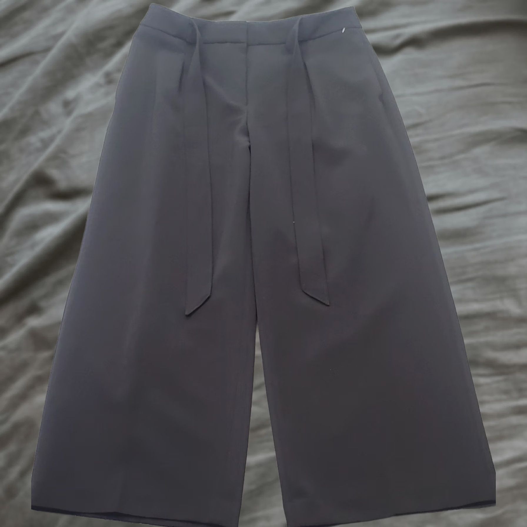 Vintage WIDE LEG Women's 10 Black Cropped Pants Wide-Leg Stretch Pleated Tie Waist Classic Fit Trousers Size 32" / US 10 / IT 46 - 1 Thumbnail