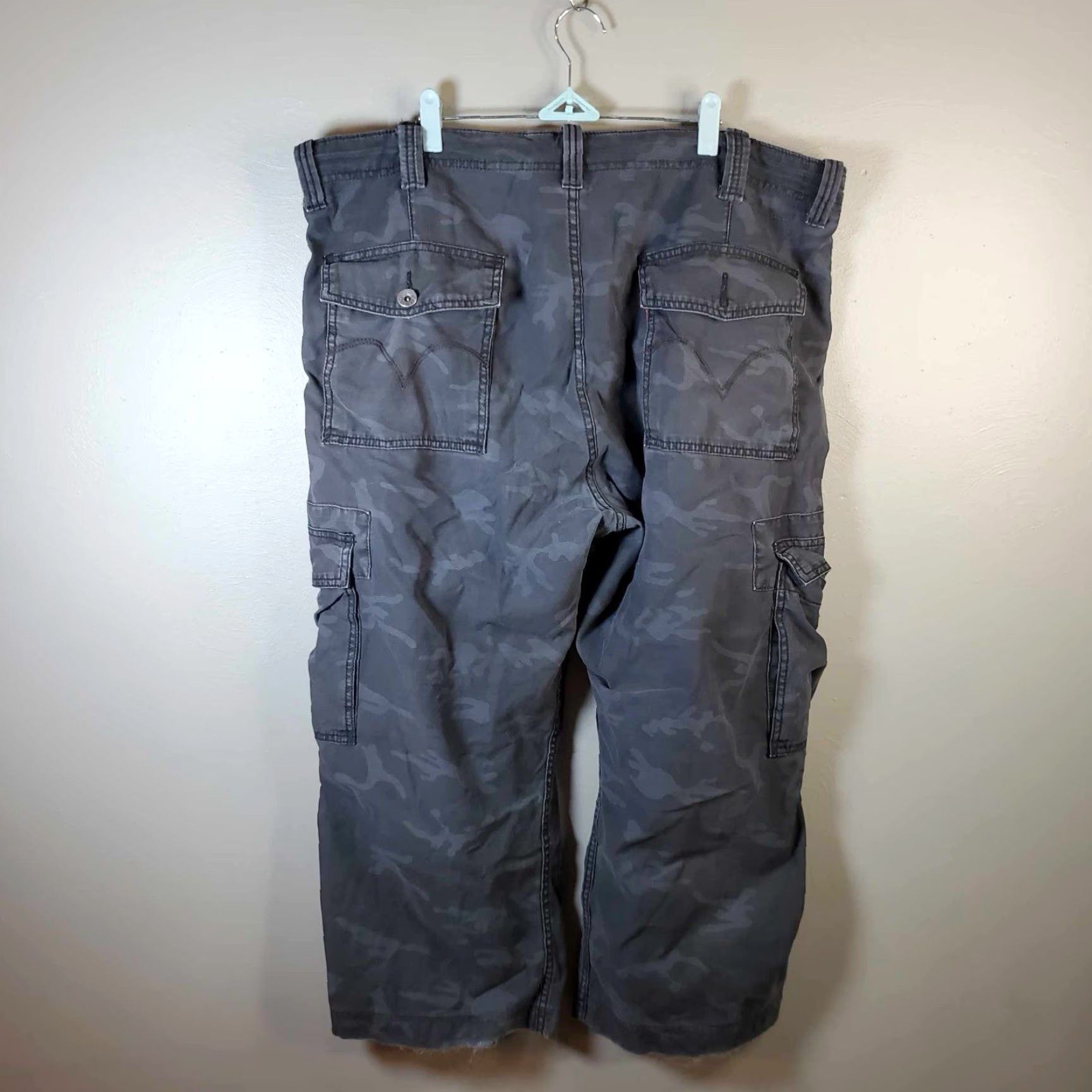 Levi's Levi's Pants Cargo Men Gray Camouflage 42 Inseam 24 Regular Size 42 Mens Cargo Gray Camouflage Pants Size US 42 / EU 58 - 3 Thumbnail