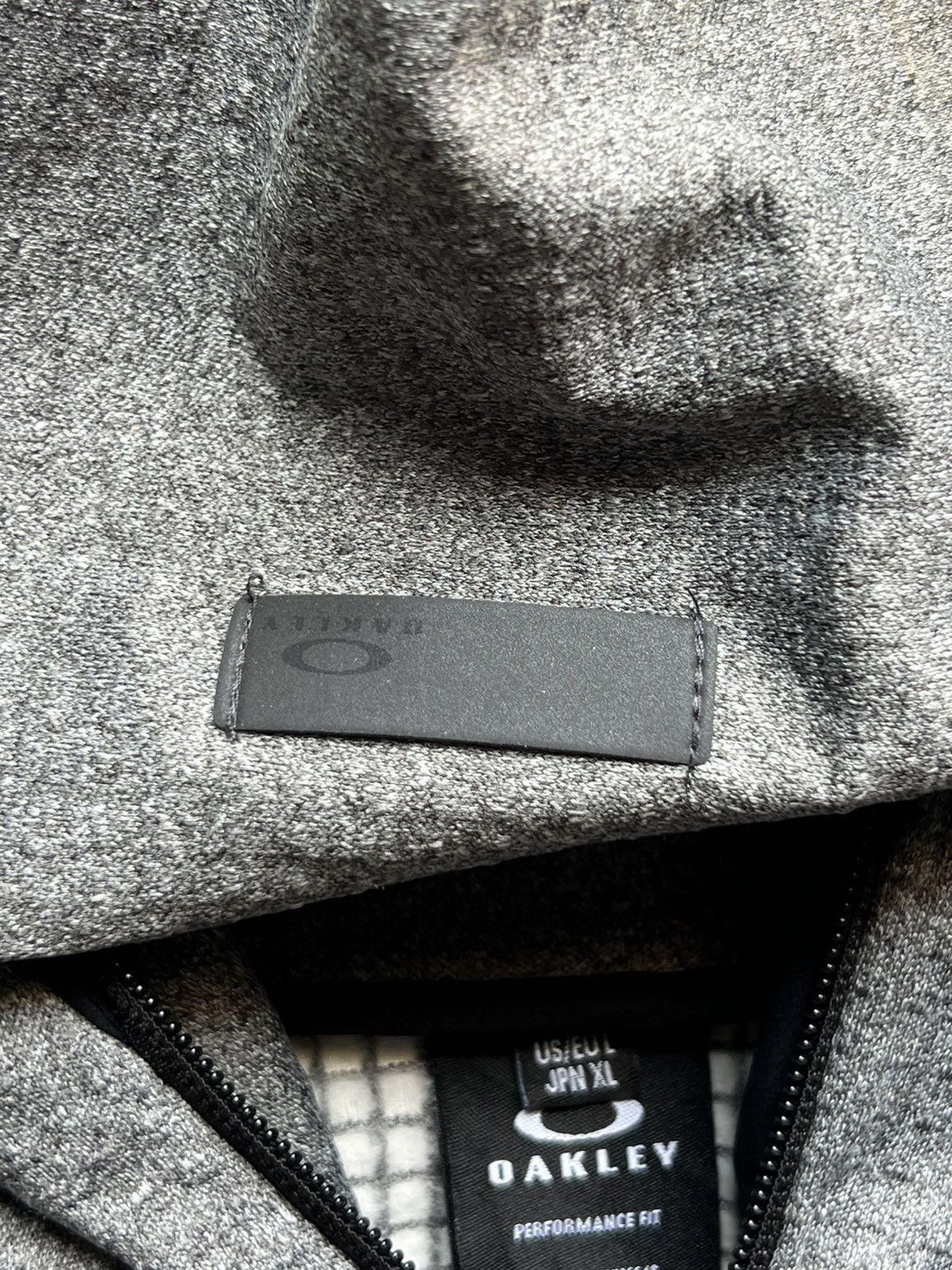 Oakley OAKLEY Ellipse Logo Performance Fit Technical Hoodie Size US M / EU 48-50 / 2 - 3 Thumbnail