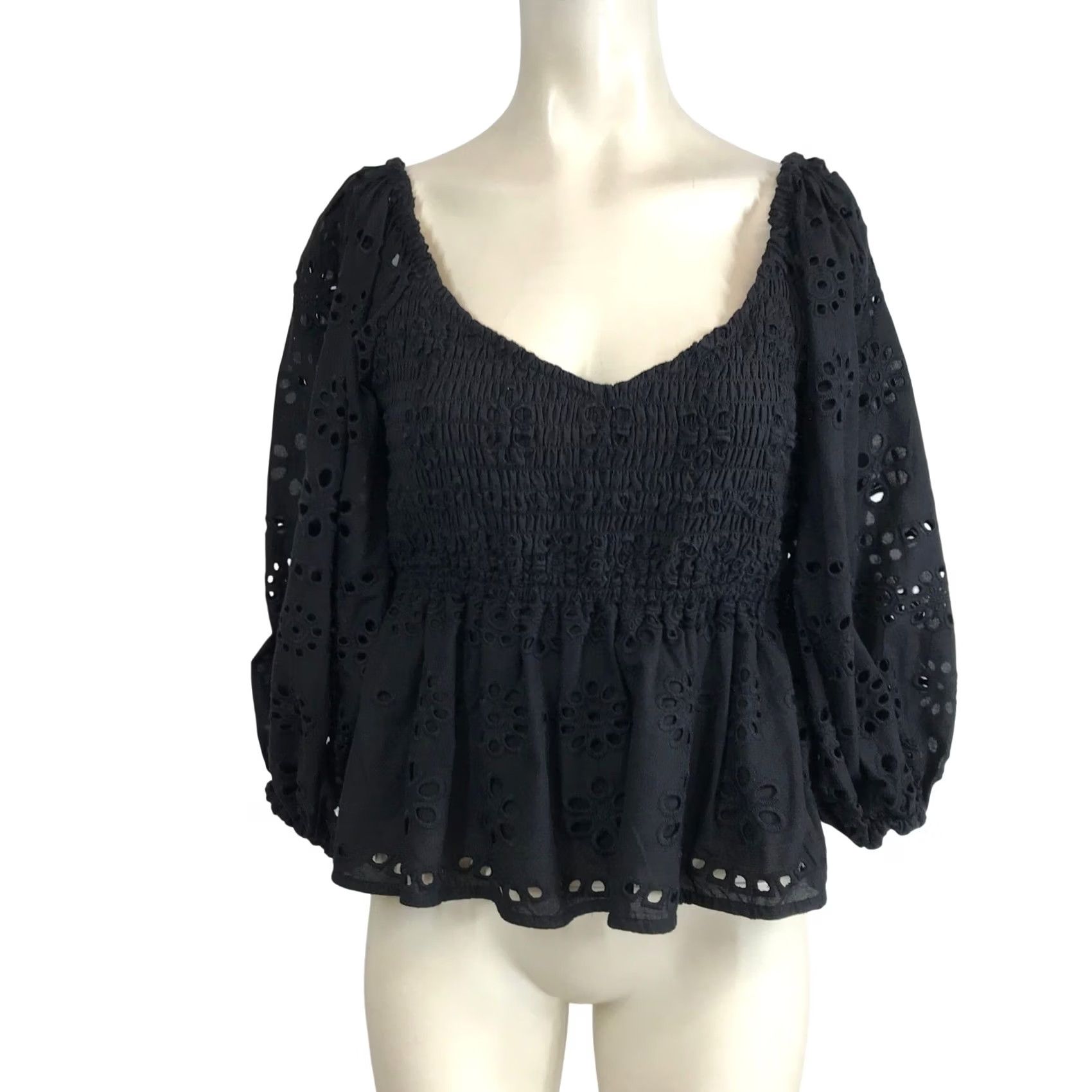 Vintage CHASOR Black Eyelet Smocked Peplum Blouse Puff Sleeve V-Neck Womens S Size S / US 4 / IT 40 - 2 Thumbnail