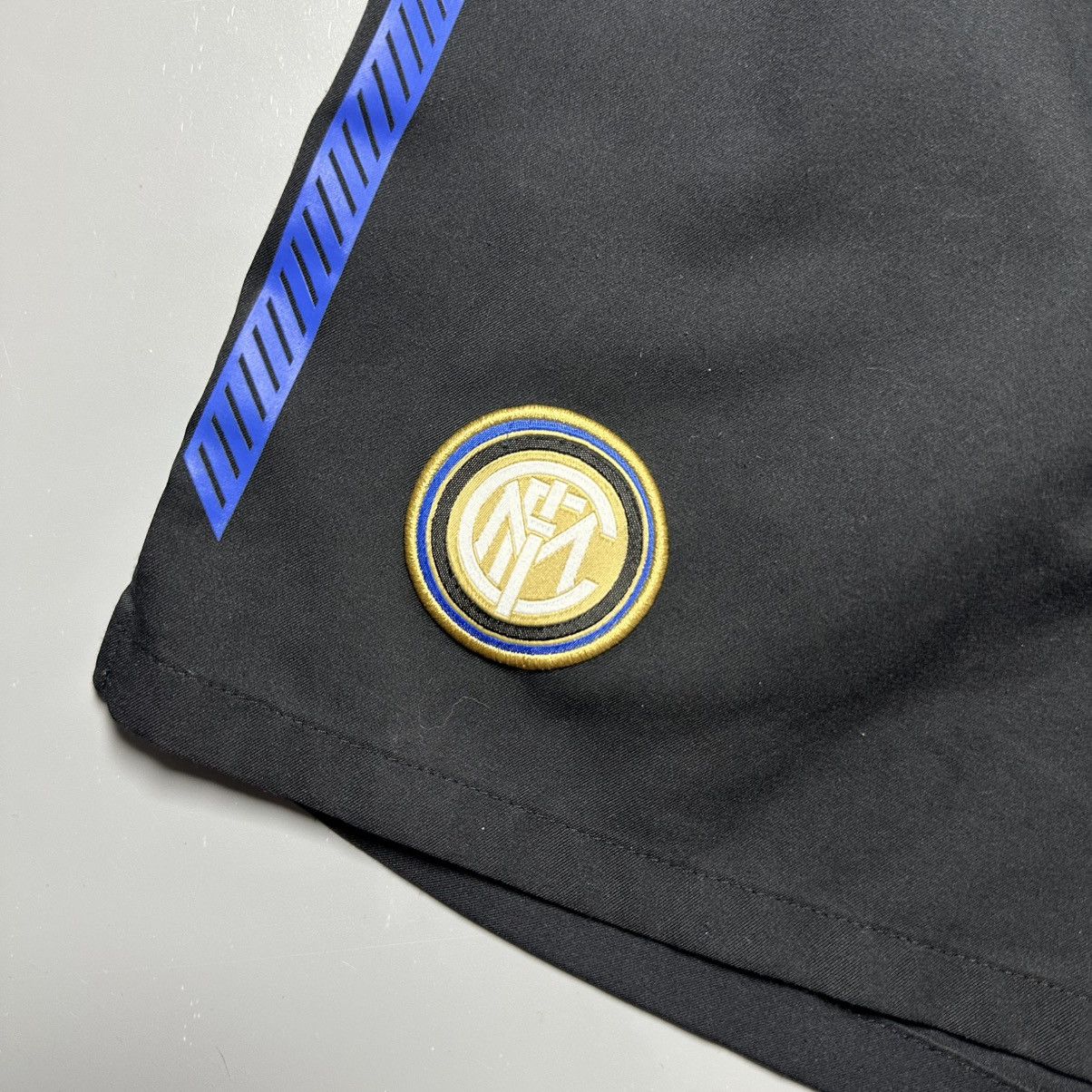 Nike INTER MILAN NIKE 2010/2011 FOOTBALL HOME SHORTS #9 FORLAN Size US 33 - 2 Thumbnail