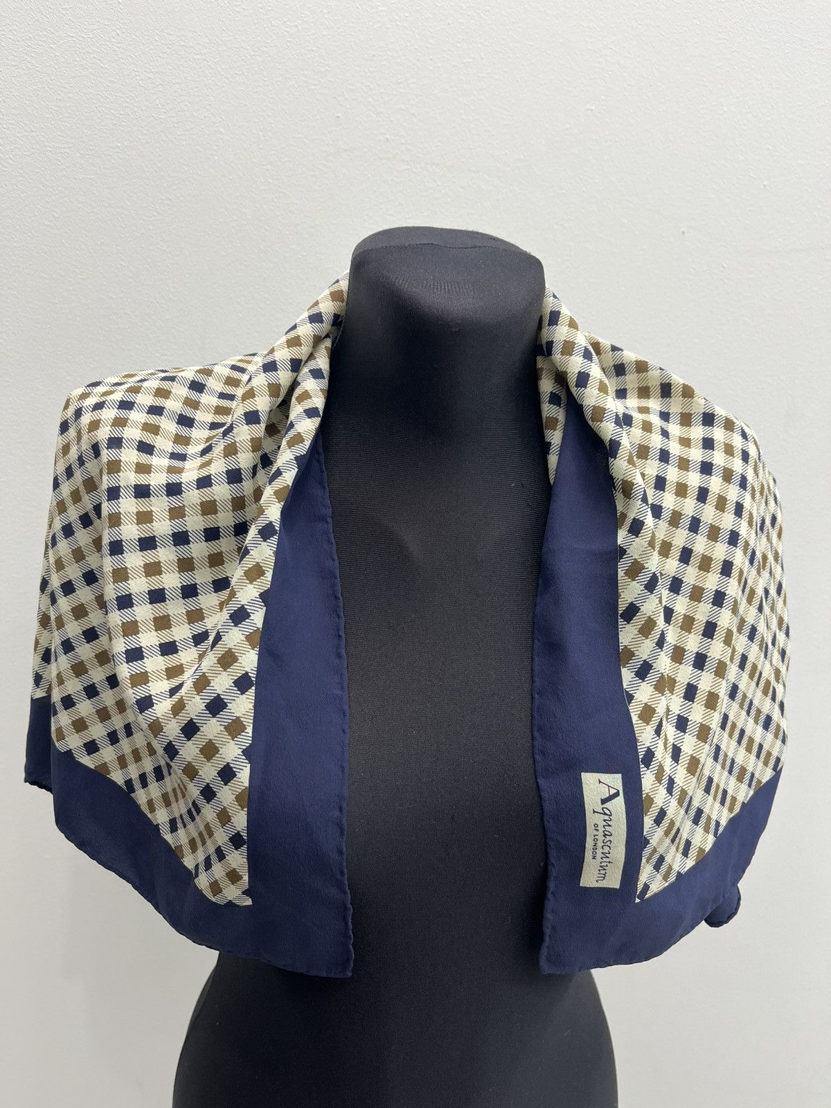 Aquascutum Aquascutum Logo Silk Square Scarf Size ONE SIZE - 1 Thumbnail
