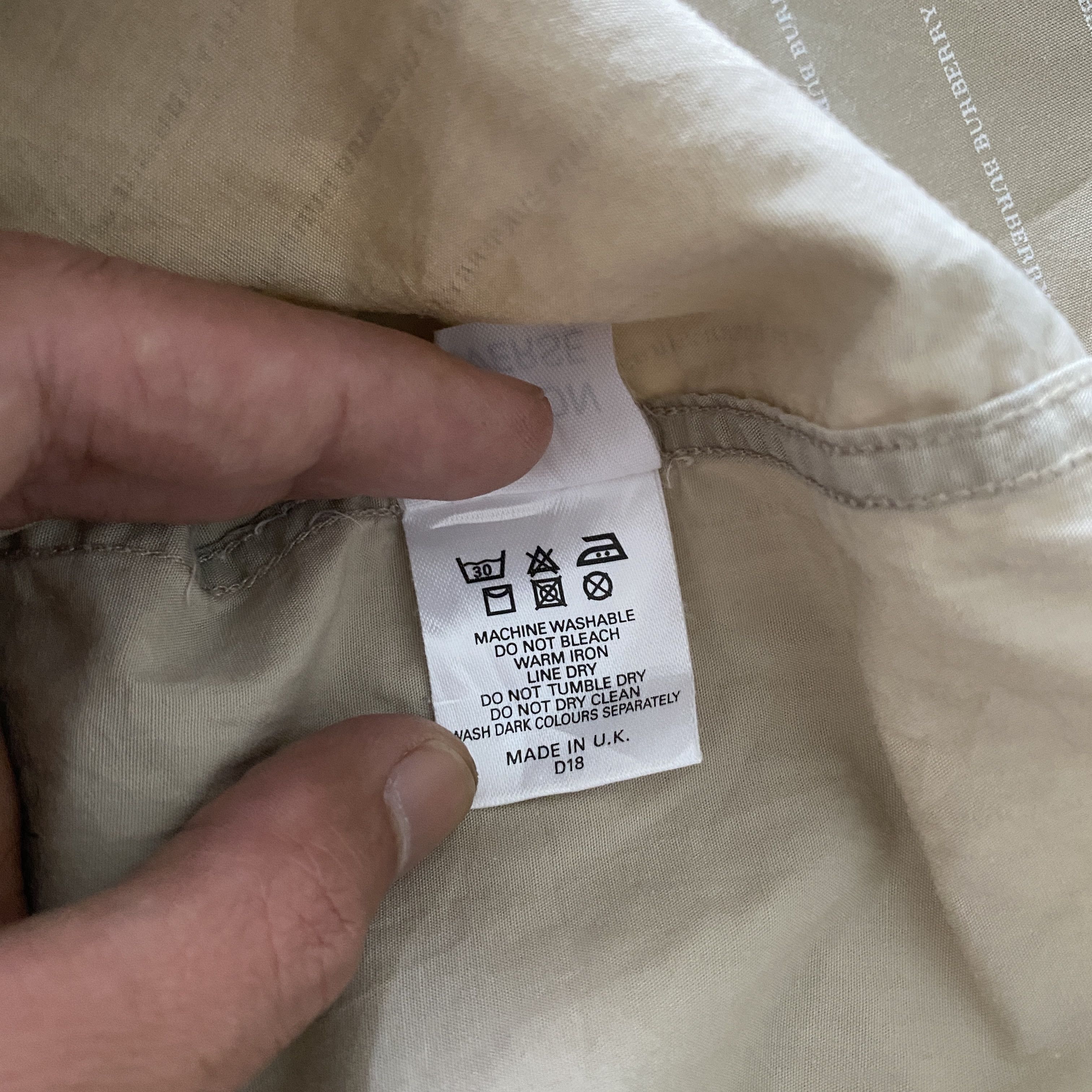 Burberry Vintage Burberry Shirts Fullprint Spellout Size US XL / EU 56 / 4 - 5 Thumbnail