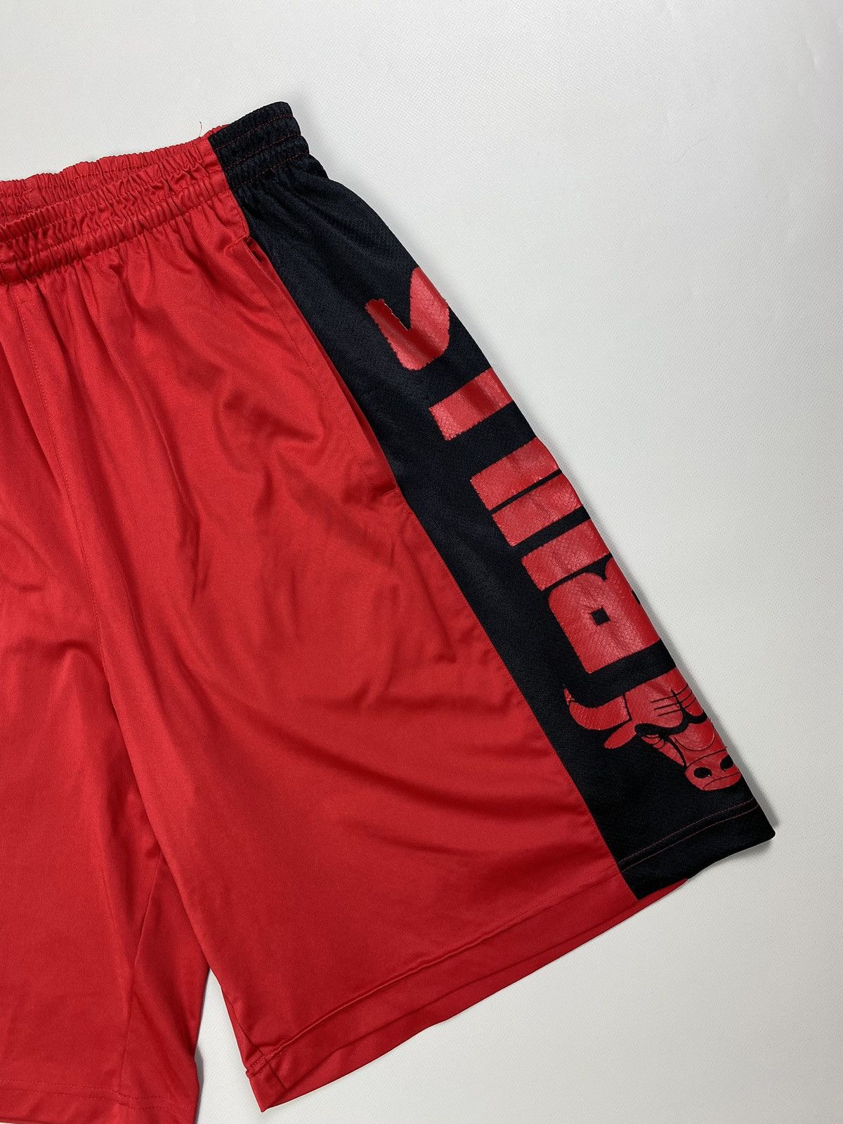 NBA Adidas Chicago Bulls men’s shorts NBA Basketball size M Size US 32 / EU 48 - 6 Thumbnail