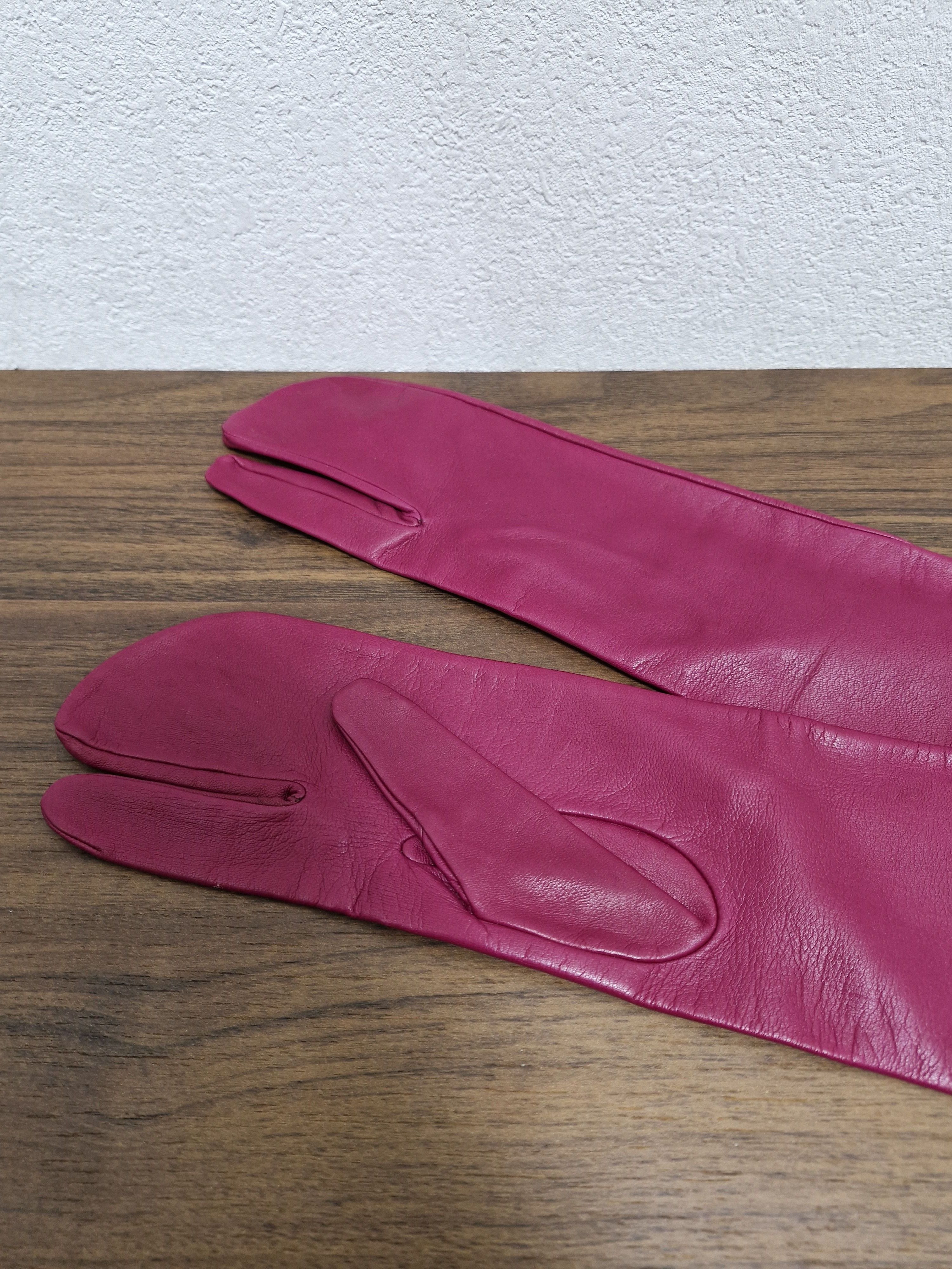 Maison Margiela MAISON MARGIELA Rose Leather Tabi Gloves Size ONE SIZE - 2 Thumbnail