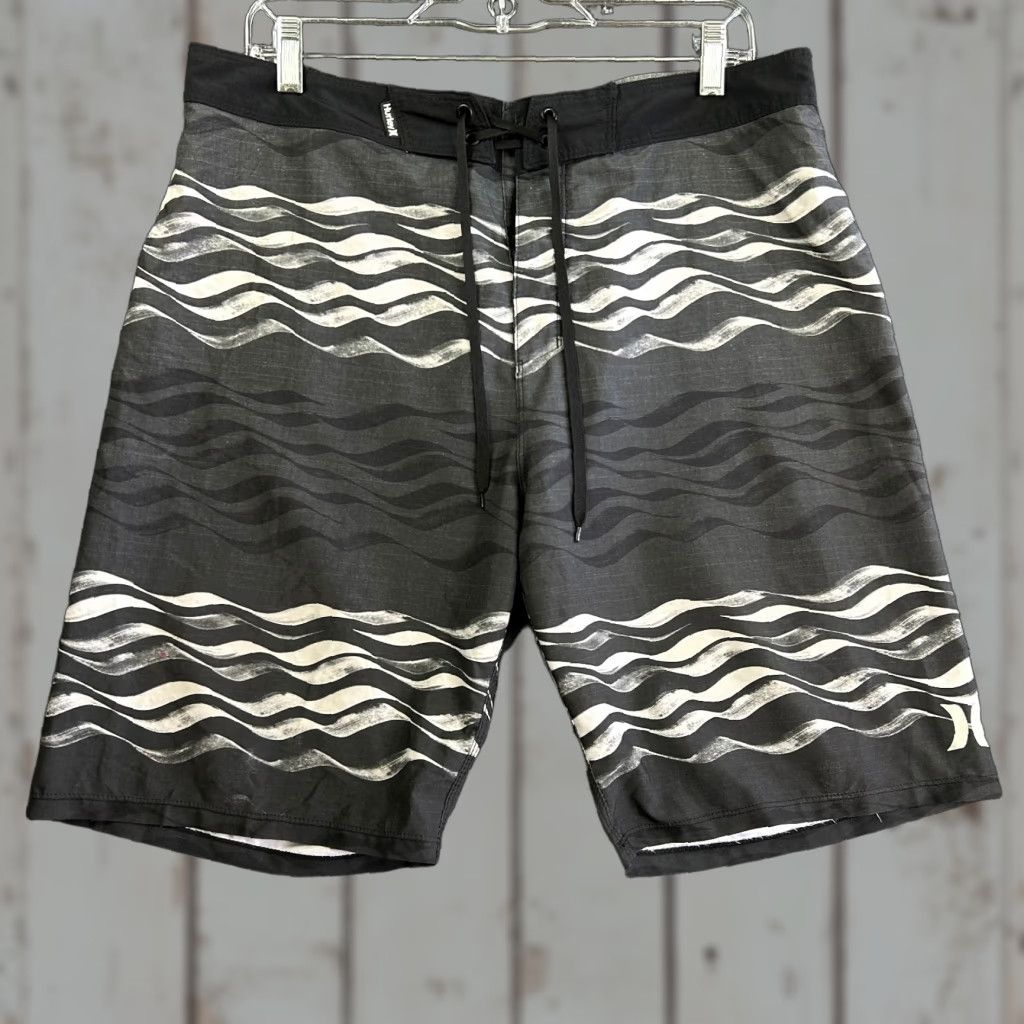 Hurley VINTAGE Hurley Board Shorts Swim Trunks 34 Gray Black Waves 90s Beach Surfing Mens Size US 34 / EU 50 - 1 Thumbnail