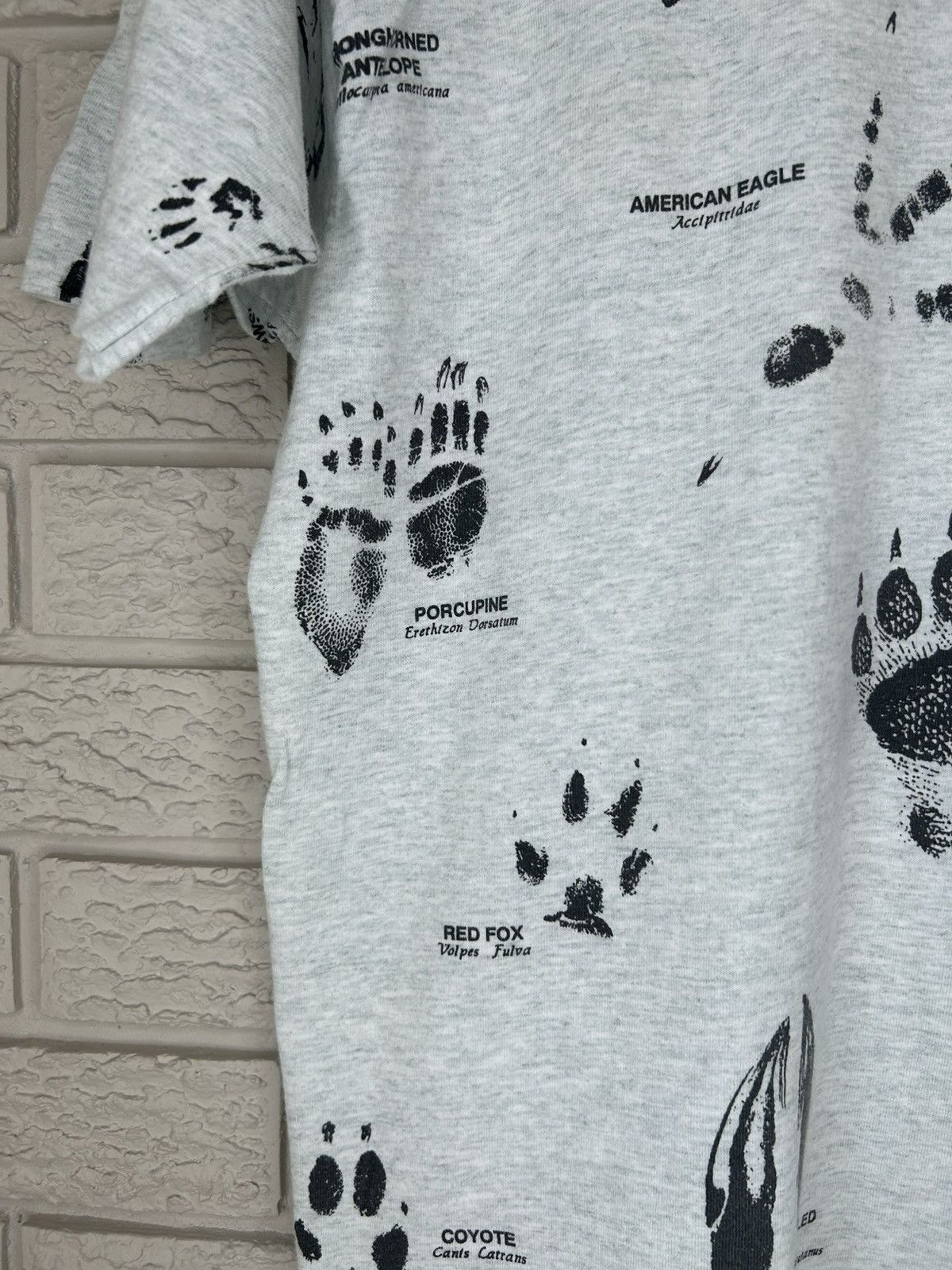 Vintage Vintage 90s Alaska Wildlife Animal Footprint AOP Art T Shirt Size US L / EU 52-54 / 3 - 8 Thumbnail