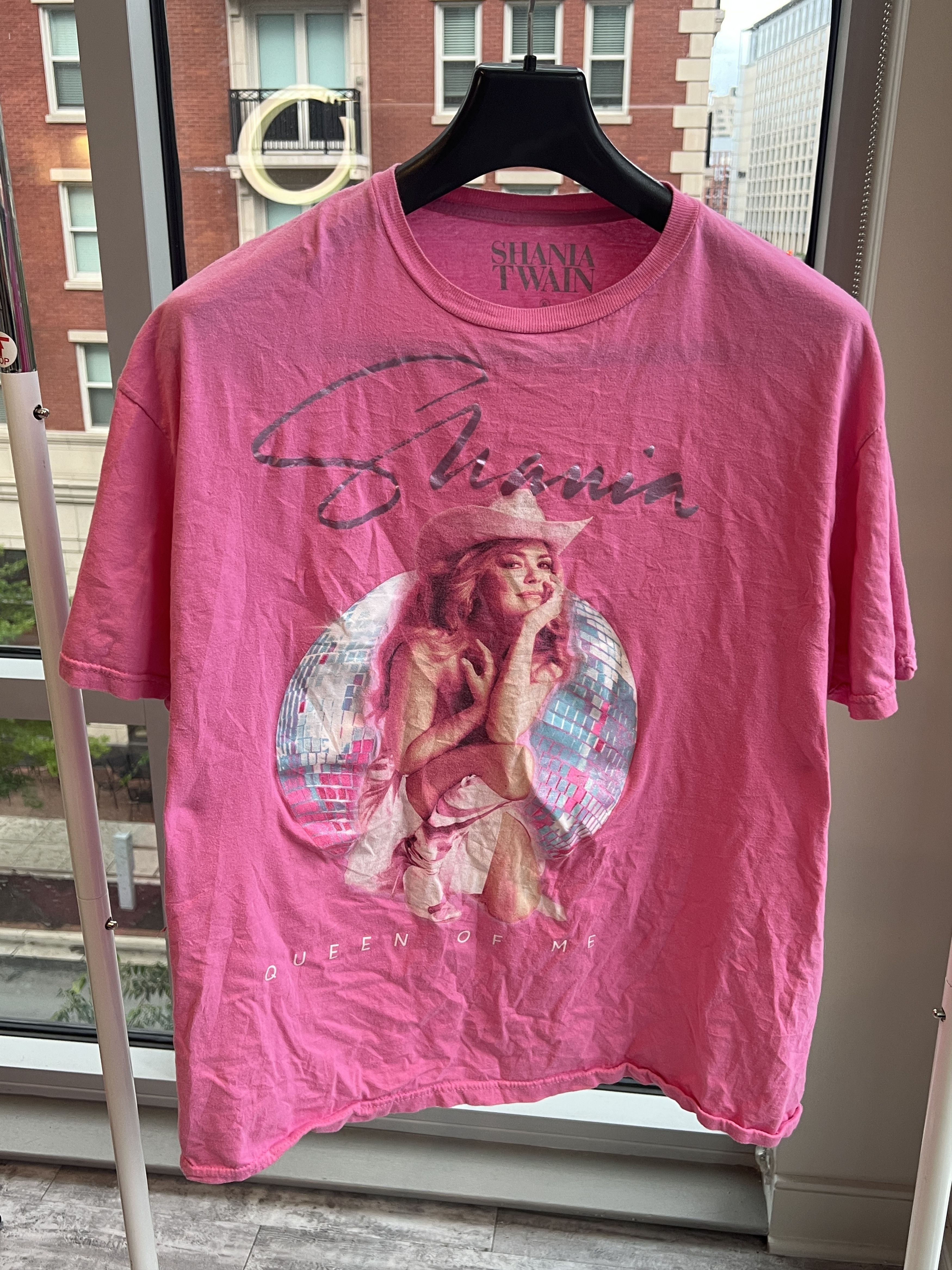 Other Shania Twain Queen of Me Tour Pink 2023 Concert Tee Size XL / US 12-14 / IT 48-50 - 1 Thumbnail