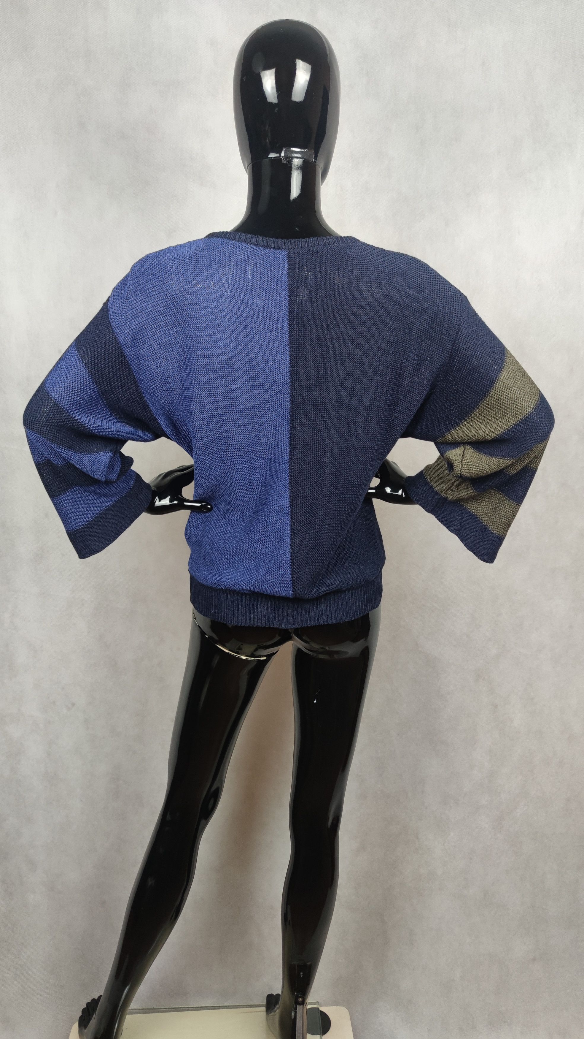 Escada × Vintage Vintage Escada Linen Blend Sweater | Palm Leaf Embellishment Size S / US 4 / IT 40 - 2 Thumbnail