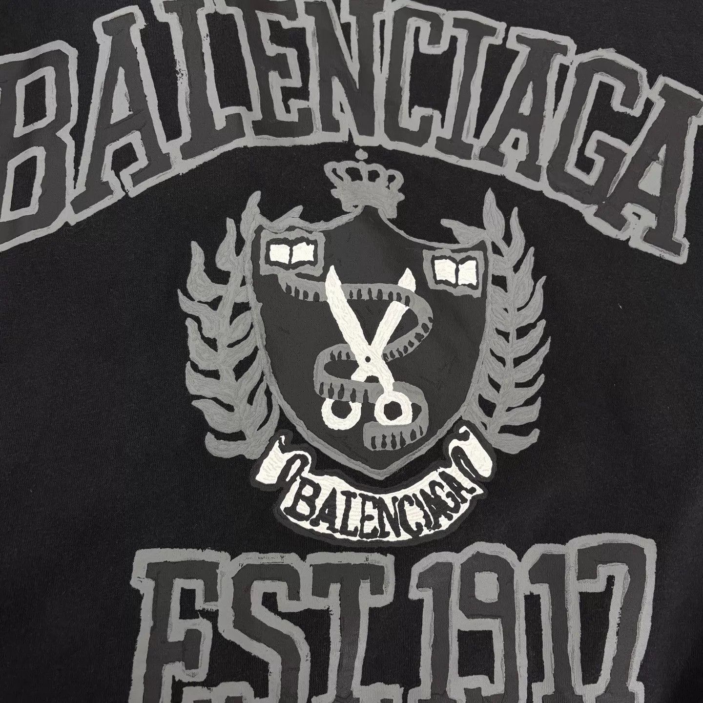Balenciaga BLCG Distressed Graffiti SS Tee Dark Gray M BNWT Size M / US 6-8 / IT 42-44 - 9 Thumbnail
