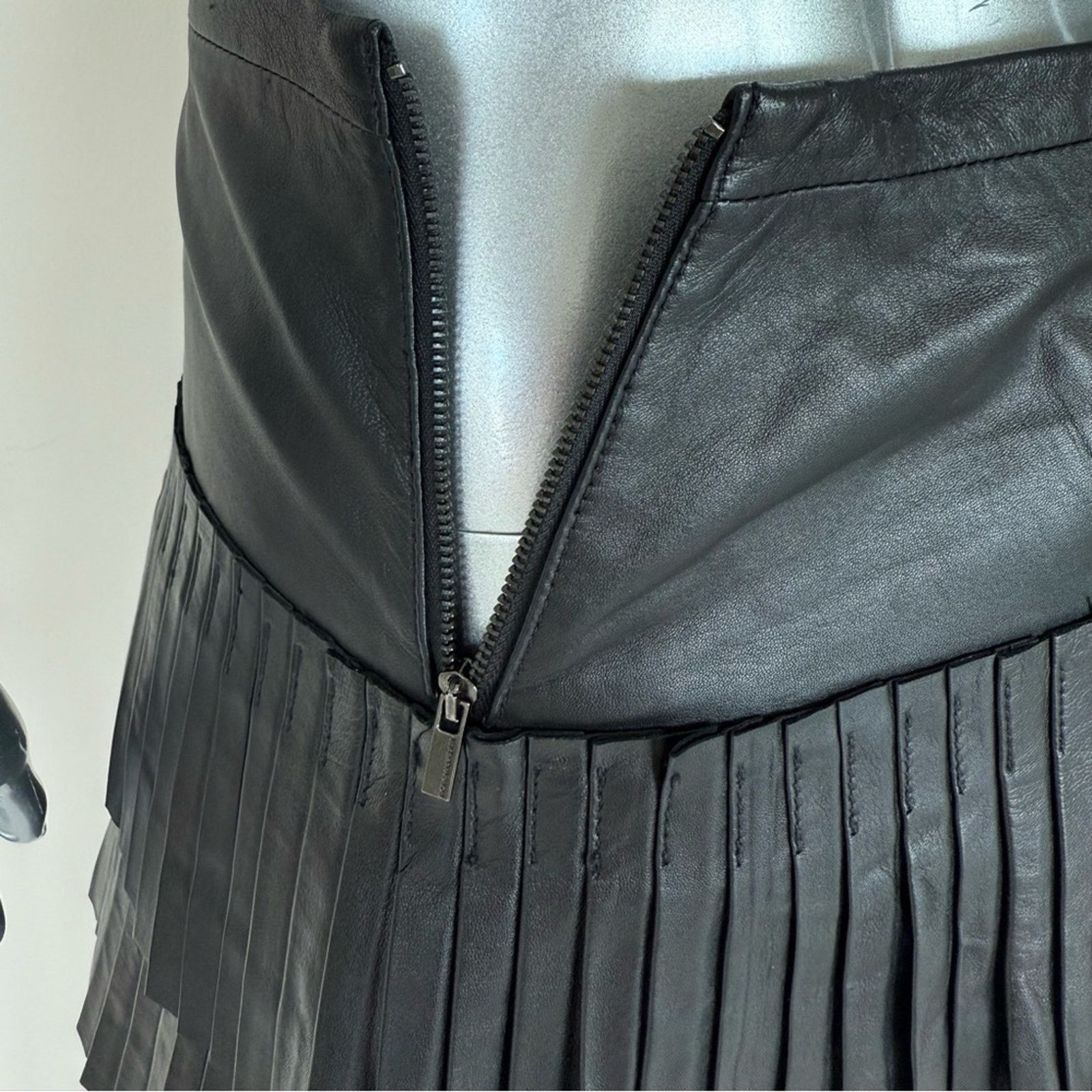 Bcbgmaxazria BCBG MAXAZRIA leather women skirt size 0 Retail 650$ Size 25" / US 0 / IT 36 - 3 Thumbnail