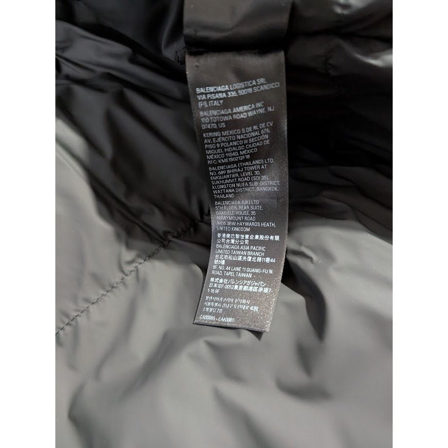 Balenciaga o1rshd1 Wrap Puffer Coated Light Nylon in Black Size US S / EU 44-46 / 1 - 17 Thumbnail
