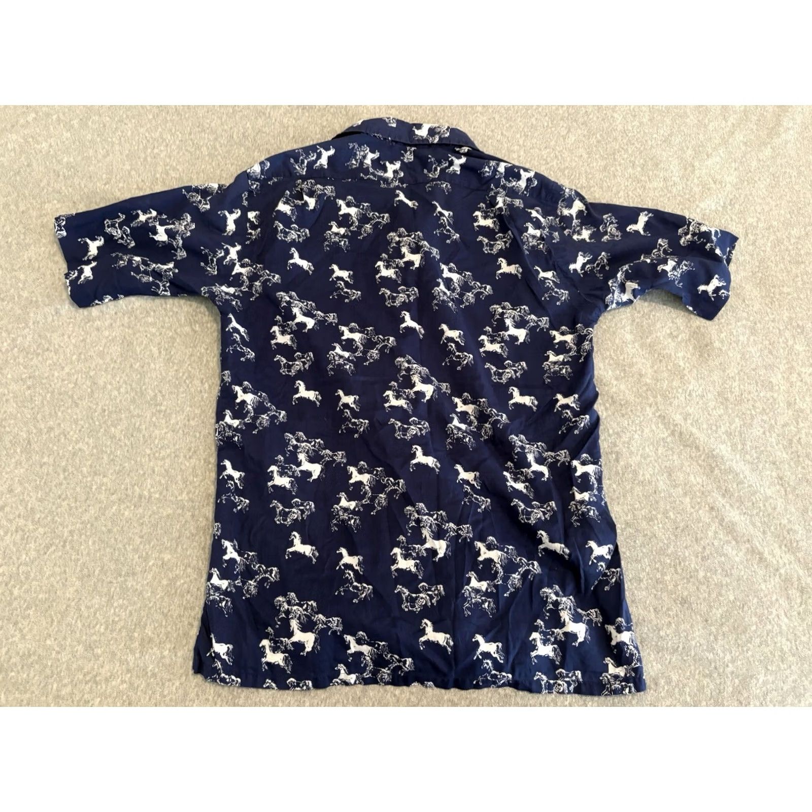 Reyn Spooner VINTAGE Reyn Spooner Short Sleeve Hawaiian Shirt Blue Horses Medium Men Regular Button-Up Collared 29" 20" Pit to Pit Animals Theme Size US M / EU 48-50 / 2 - 4 Thumbnail
