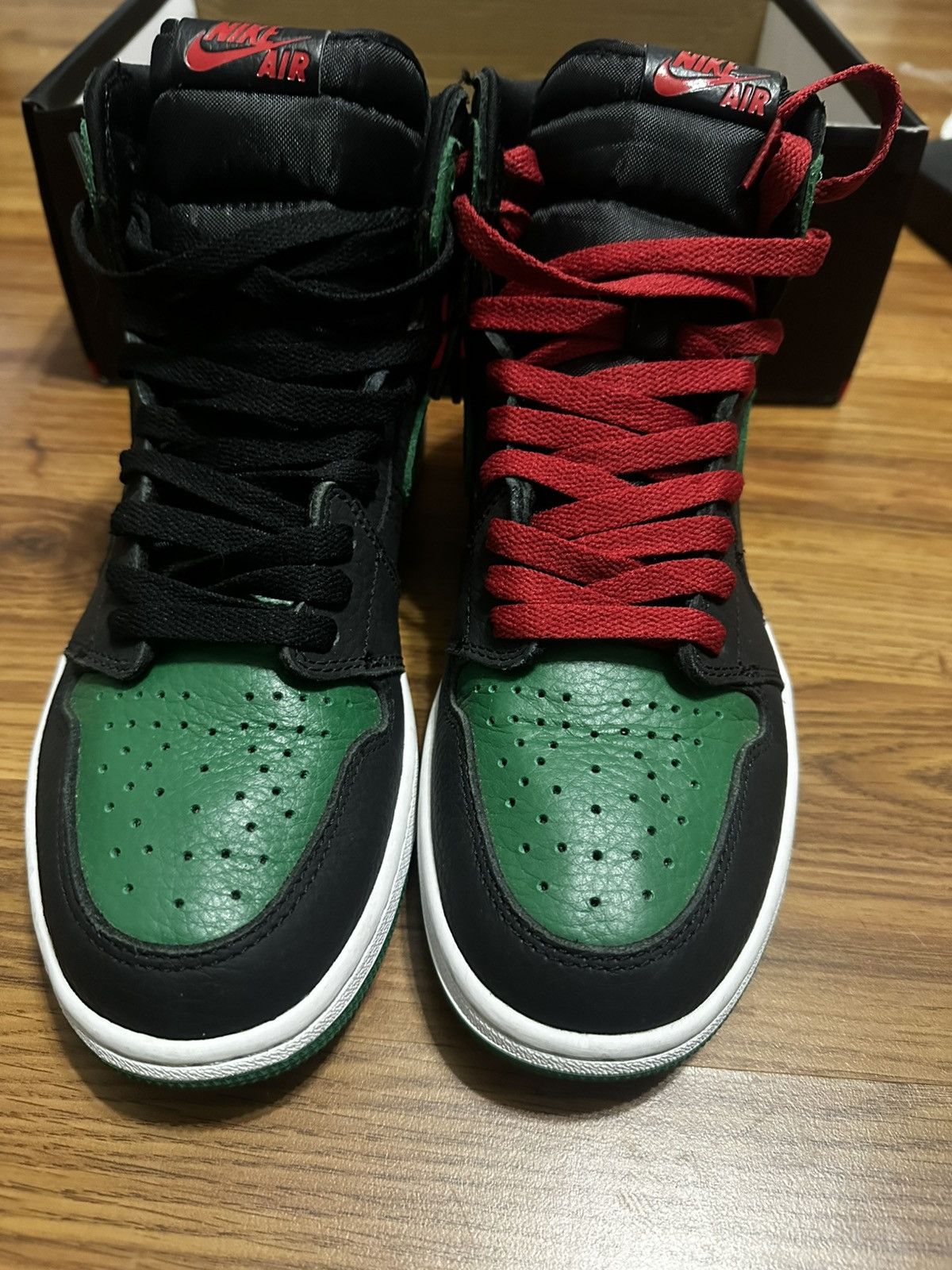 Jordan Brand Jordan 1 pine green Size US 9 / EU 42 - 3 Thumbnail