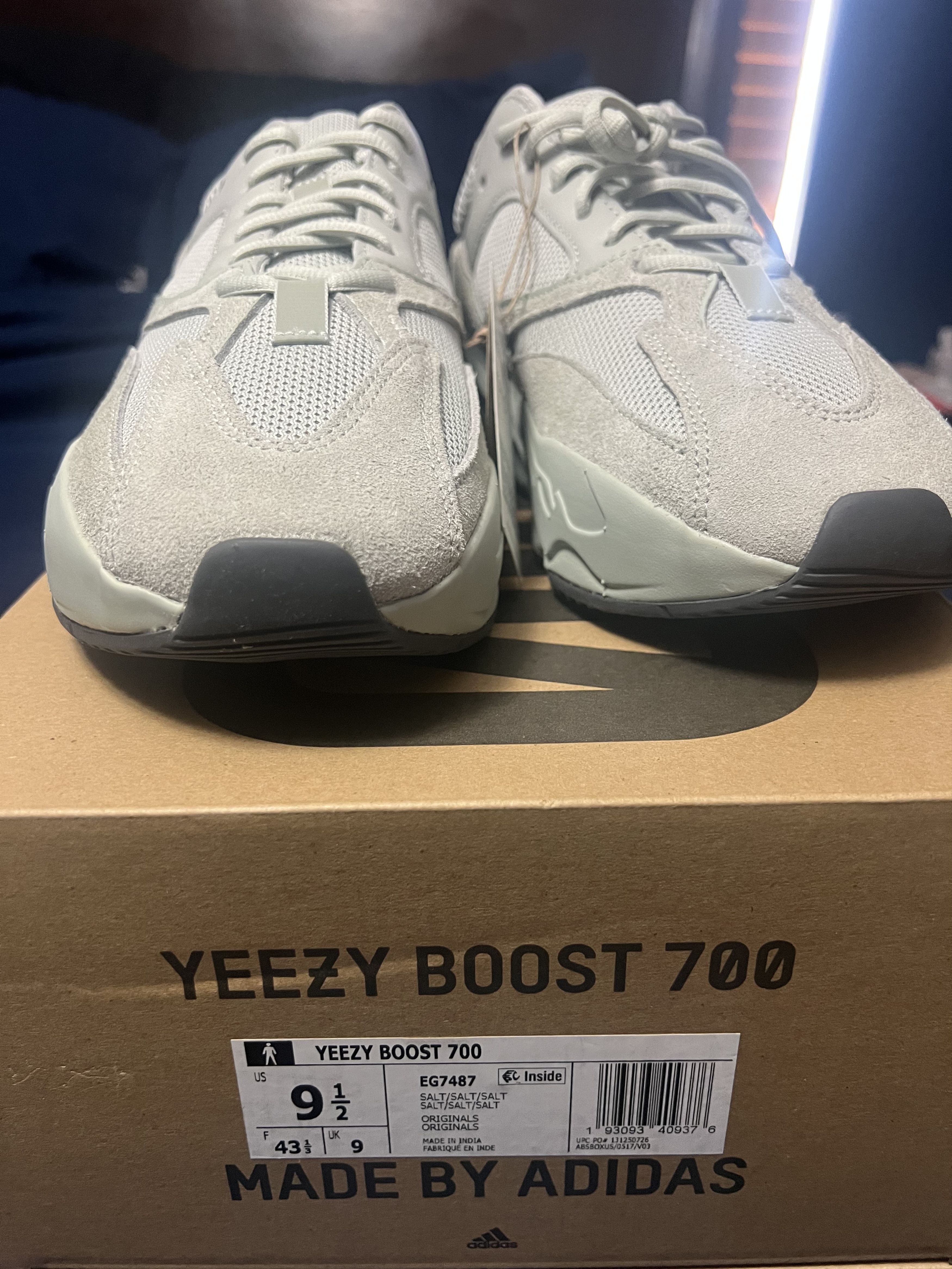 Yeezy Yeezy Boost 700 Salt Size US 9.5 / EU 42-43 - 3 Thumbnail