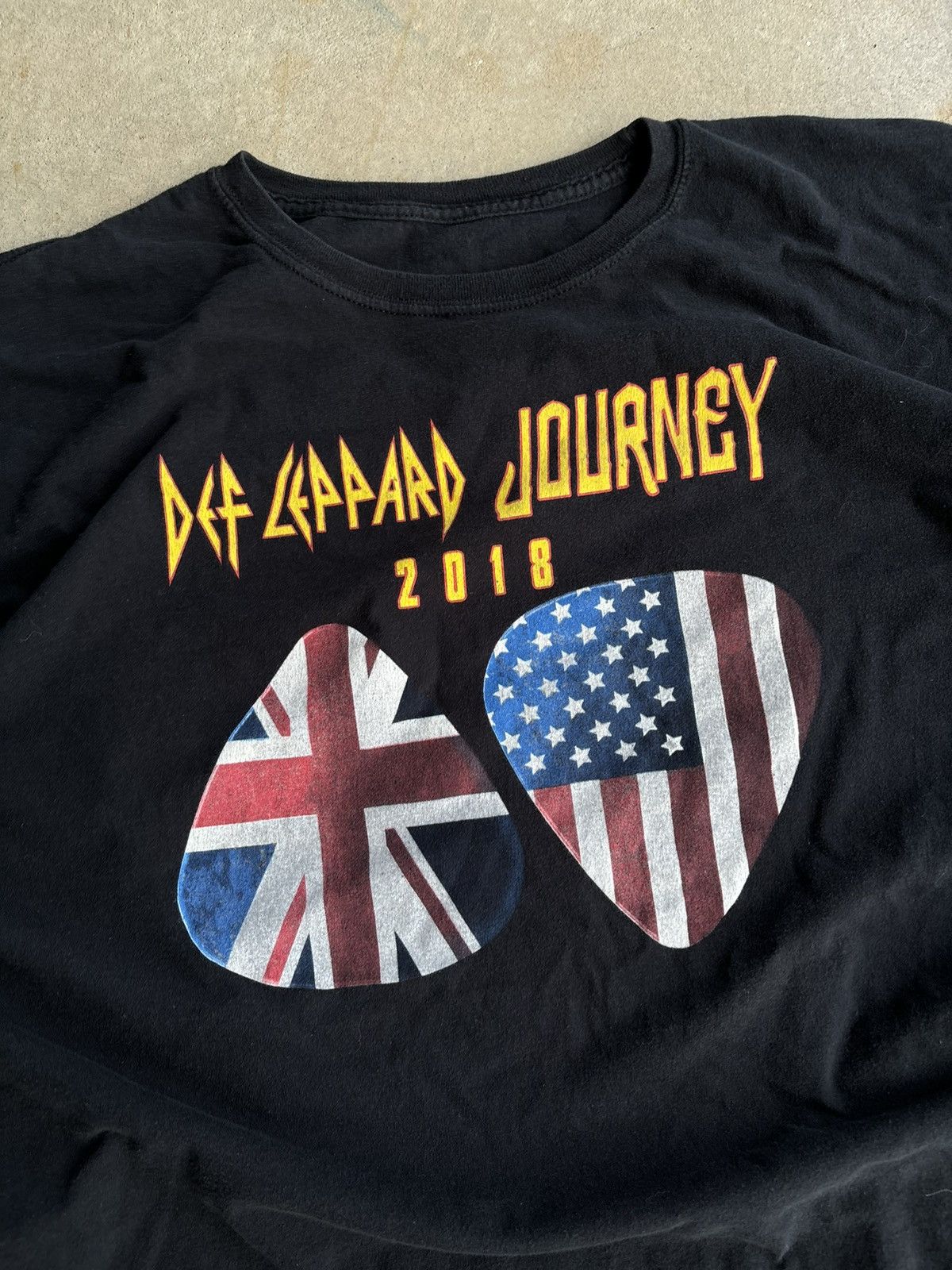 Band Tees × Vintage Crazy Def Leppard Boxy Faded Black 2018 Tour Shirt Size US XXL / EU 58 / 5 - 3 Thumbnail