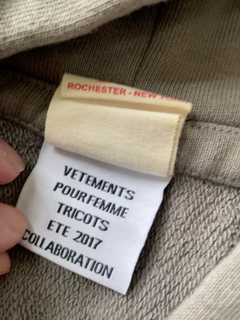 Vetements Vetements Champion Collaborative Distressed Off-the-should Size US L / EU 52-54 / 3 - 3 Thumbnail