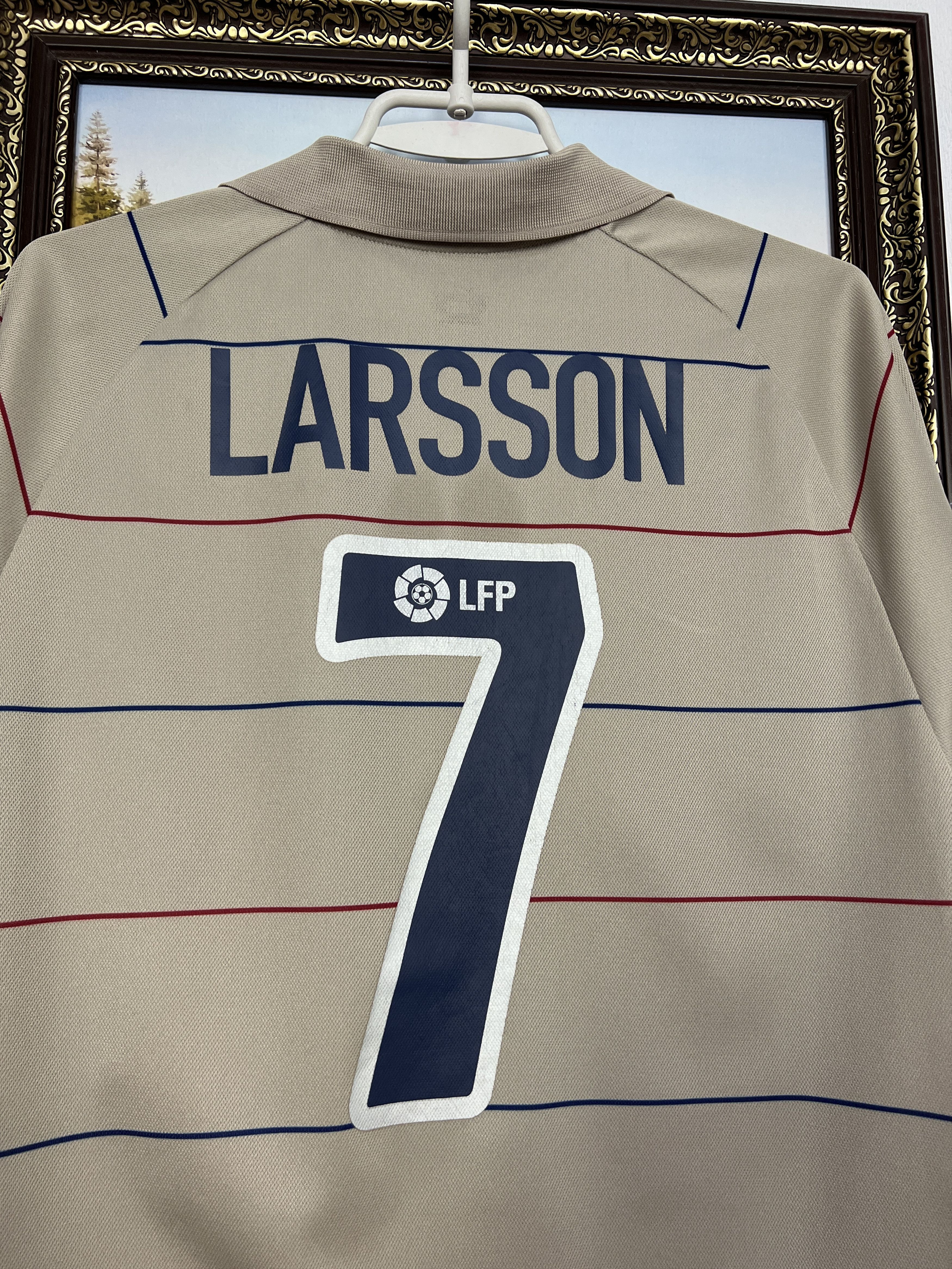 Nike Barcelona football shirt Soccer #7 Larsson Jersey Trikot Size US M / EU 48-50 / 2 - 2 Thumbnail