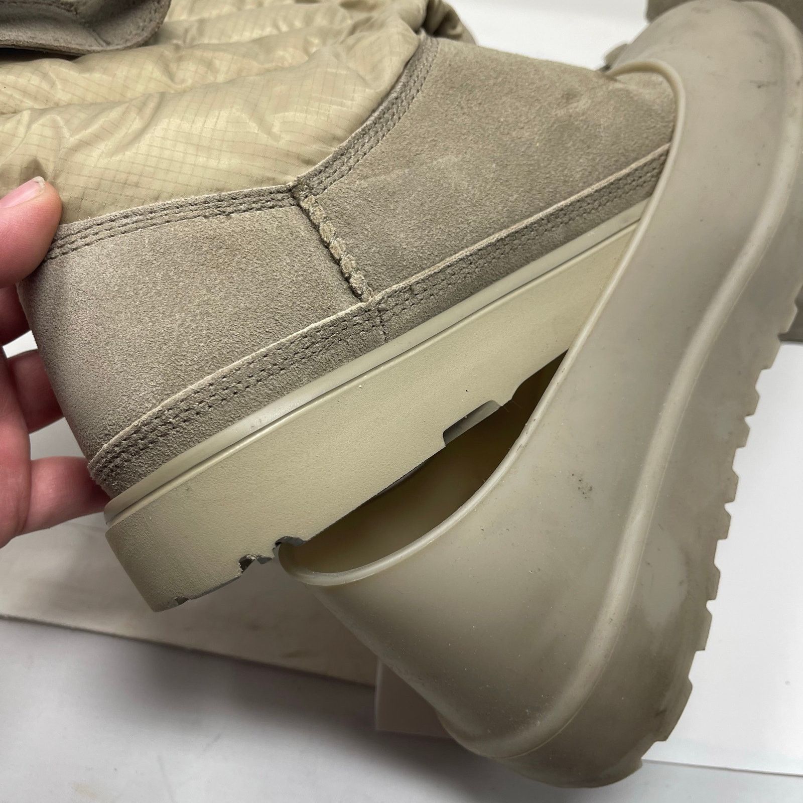 Ugg UGG Classic Short Pull-On Weather Waterproof Suede Boot 7 Size US 7 / EU 40 - 9 Thumbnail