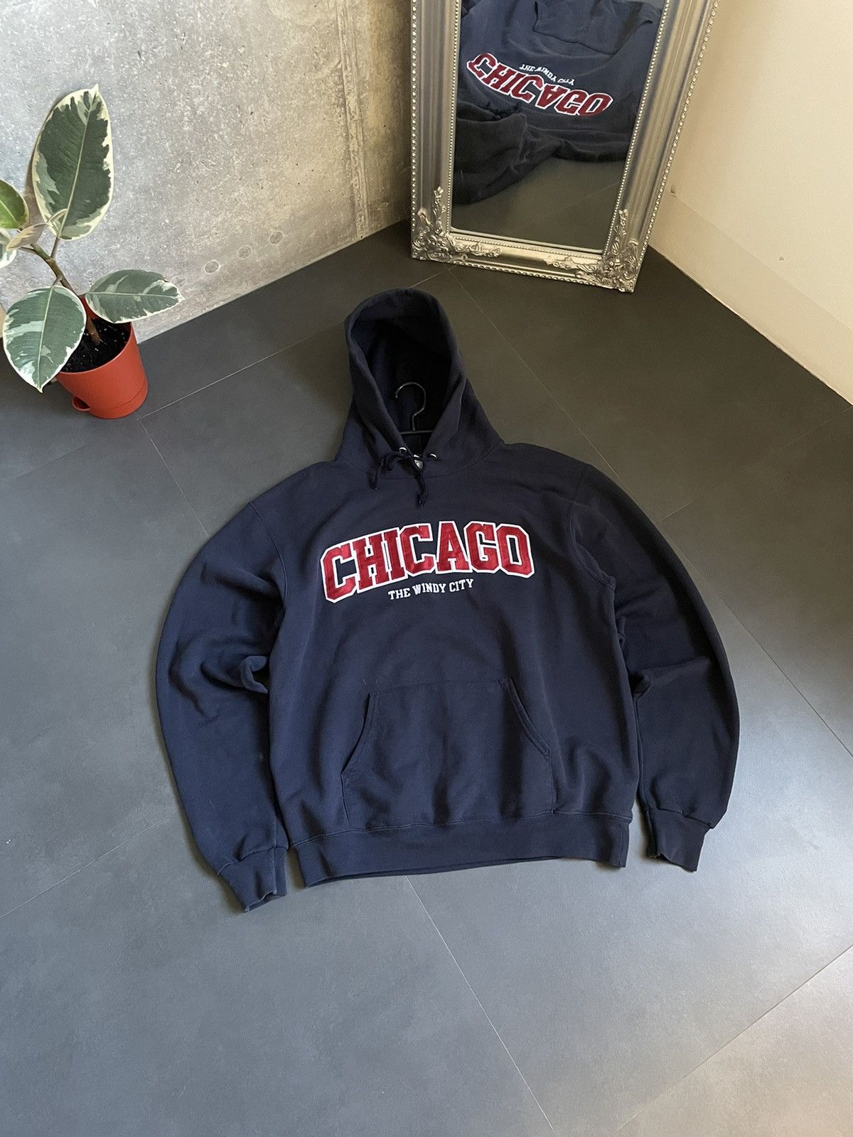 20471120 × Champion Vintage Boxy NFL Chicago The Windy City Champion Drake Style Size US M / EU 48-50 / 2 - 2 Thumbnail