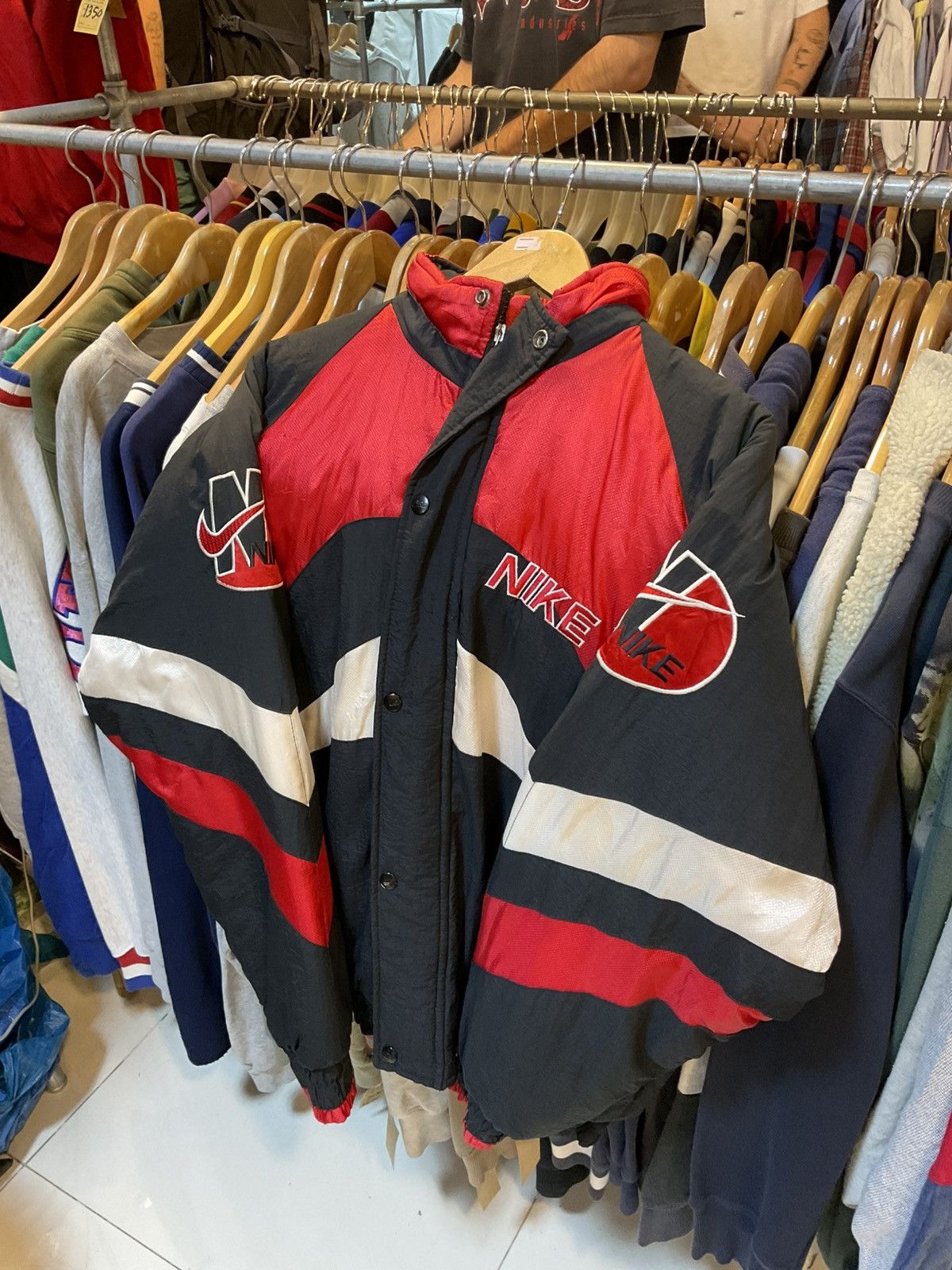 Nike Rare Vintage Nike Sportswear Bomber Jacket Size US M / EU 48-50 / 2 - 2 Thumbnail