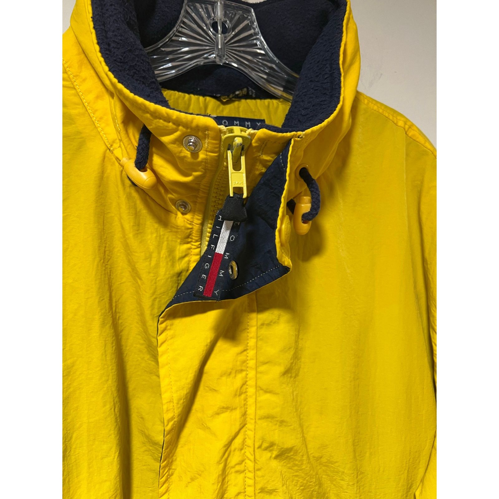 Tommy Hilfiger Vintage Tommy Hilfiger Fleece Lined Winter Coat Yellow Hood Size US L / EU 52-54 / 3 - 3 Thumbnail