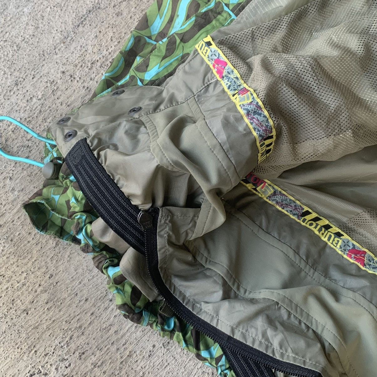 Burton × Vintage Burton full Text over printed outdoor Jacket vintage Size US M / EU 48-50 / 2 - 17 Thumbnail