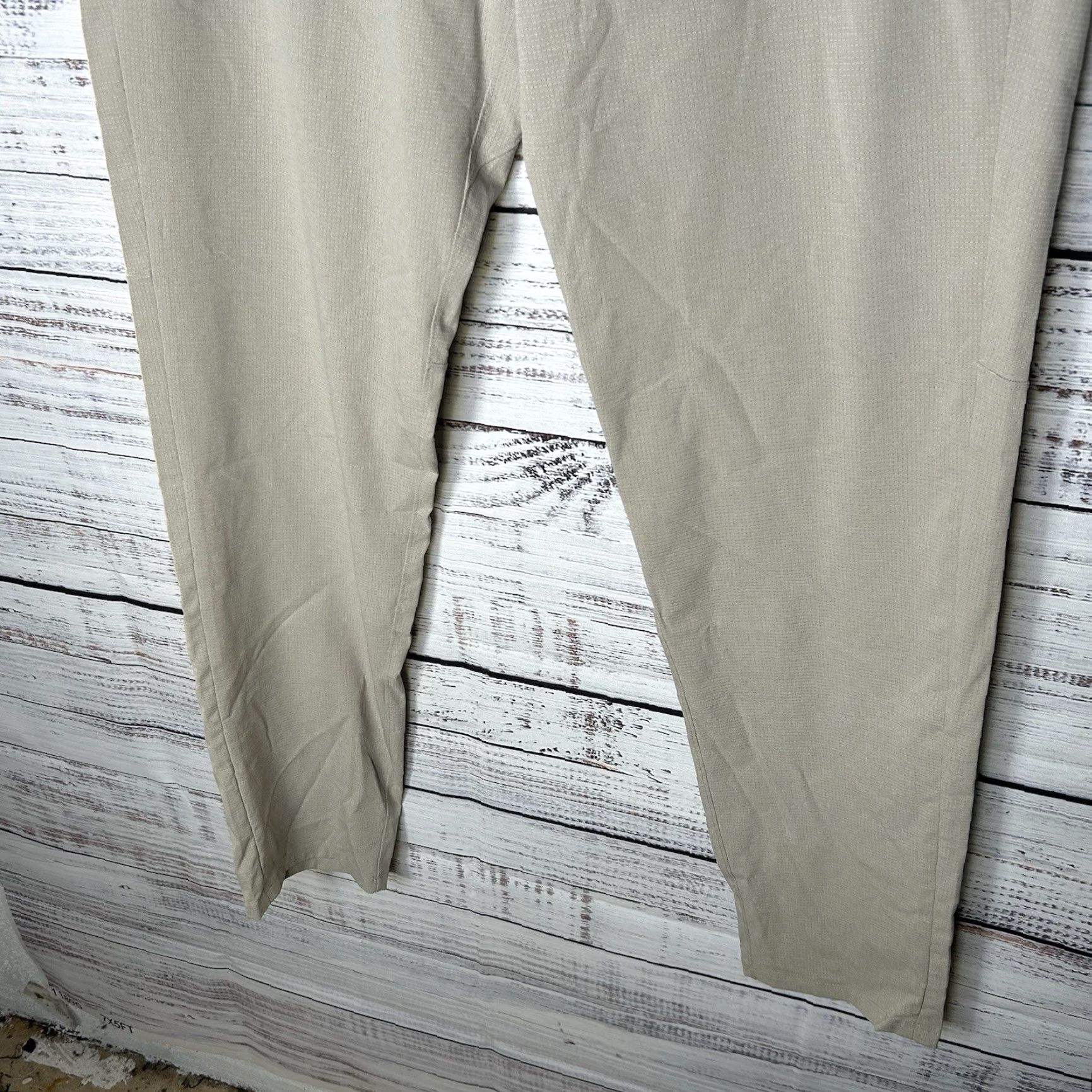 Lululemon Lululemon Commission Slim Fit Pant VENTLIGHT Straight Leg Chino Pants 35x33 Gray / Beige Mens Size US 35 - 3 Thumbnail