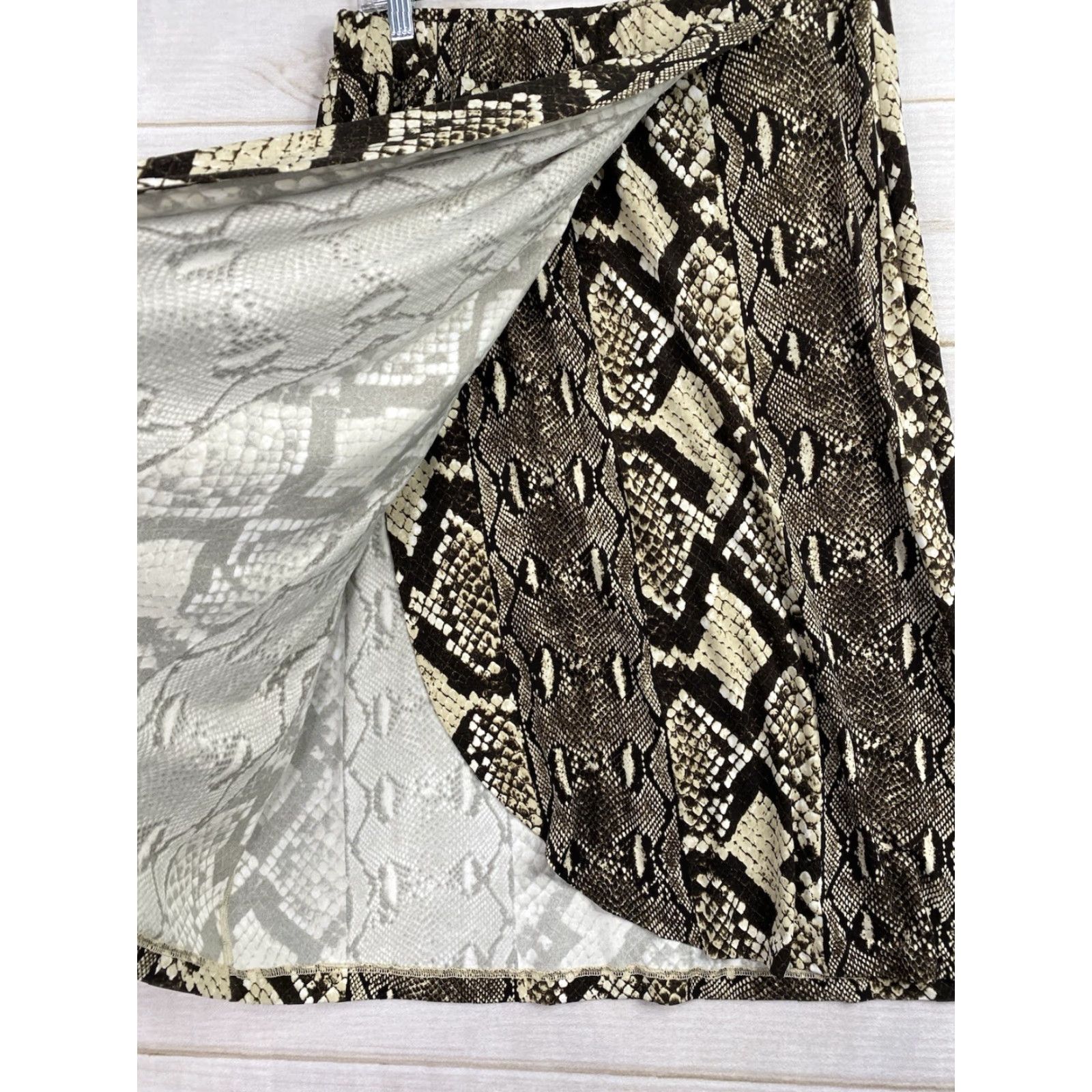 Michael Kors Michael Kors Skirt M Snake Print Wrap Knit Knee Length Elastic Waist Casual Womens Size 32" / US 10 / IT 46 - 2 Thumbnail