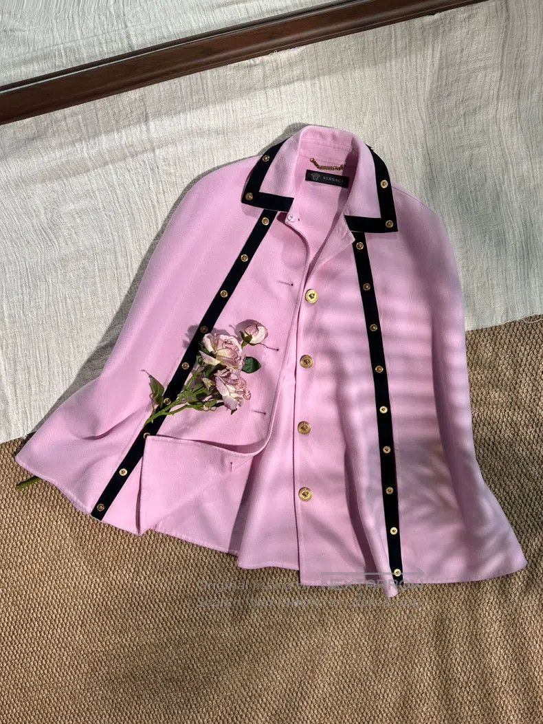 Versace Versace Goat Medusa gold buckle cloak coat Size M / US 6-8 / IT 42-44 - 1 Thumbnail