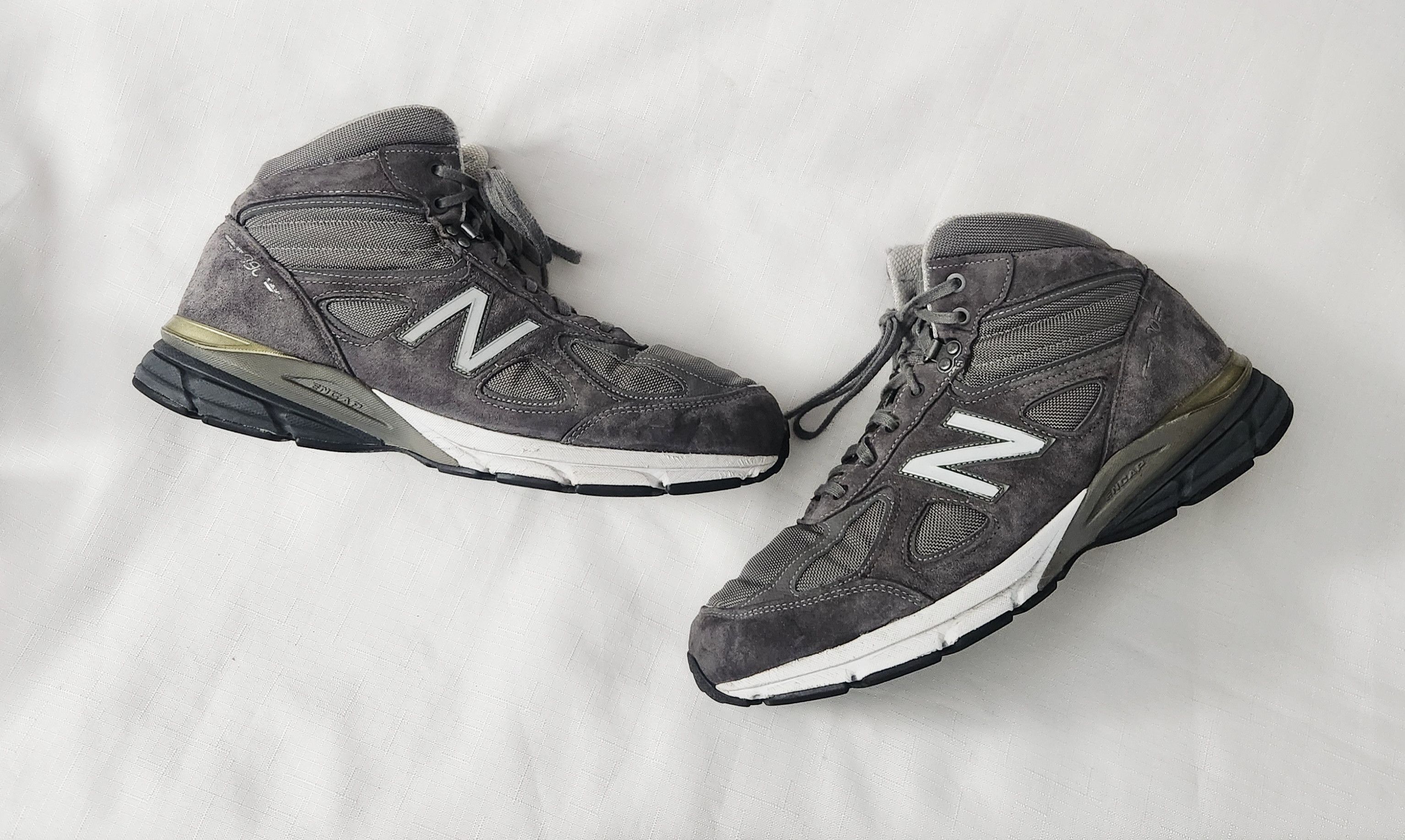 New Balance New Balance 990 v4 Mid Grey Suede Shoe Size 13 2E MO990GR4 Size US 13 / EU 46 - 2 Thumbnail