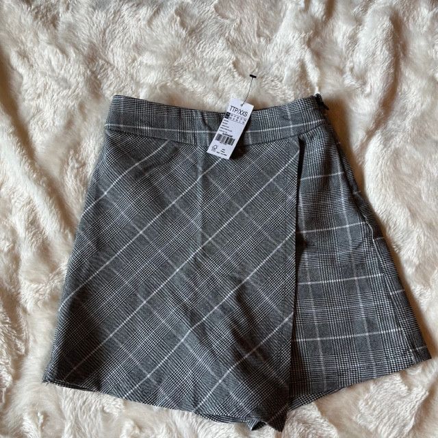 Garage Garage Grey Iris Plaid Skort Ladies Junior Size XXS NWT Size 24" / US 00 / IT 34 - 1 Thumbnail